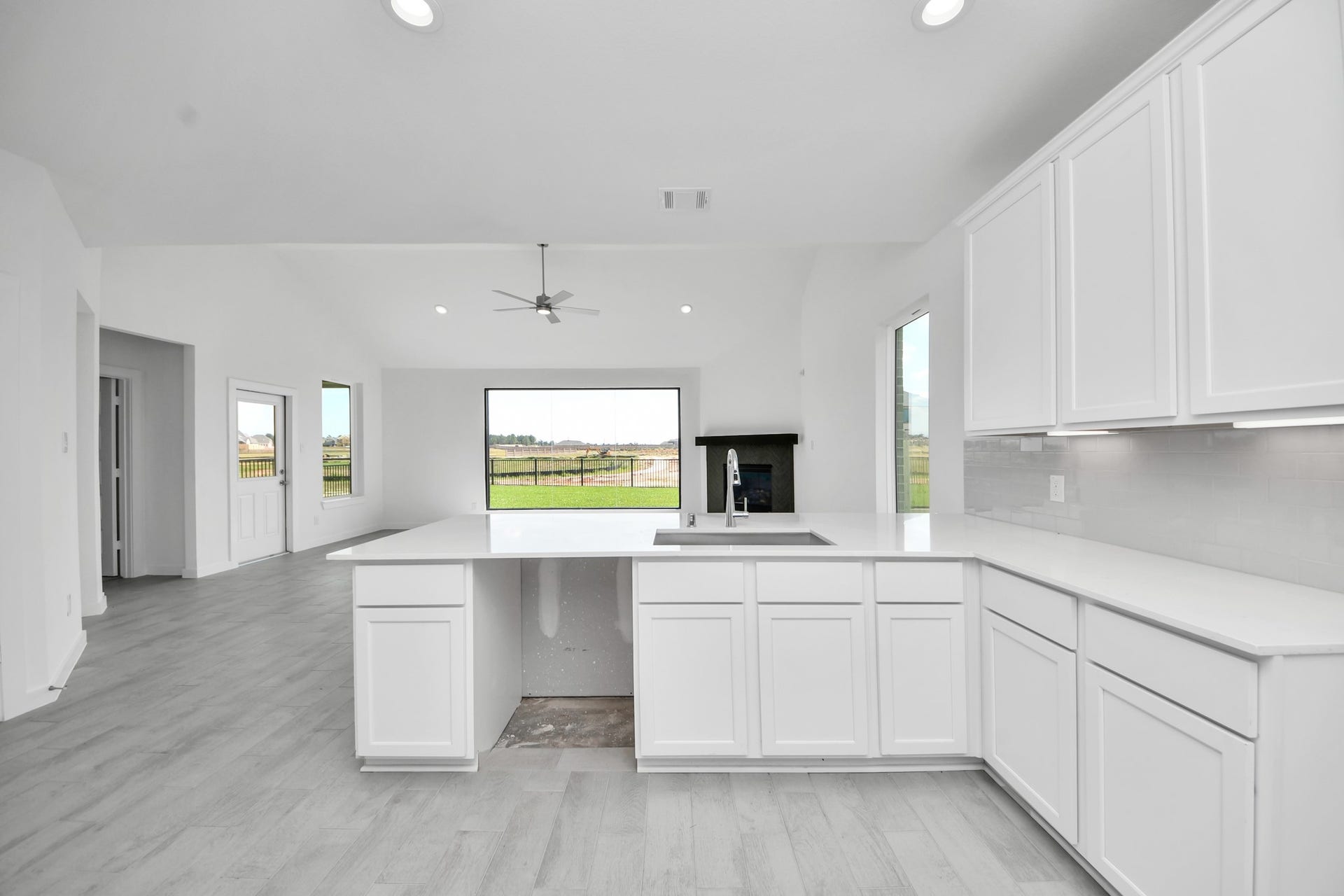 3072 Spoolwood Trail, Magnolia, TX 77355 Culinary haven, featuring granite countertops, a tile backsplash, stainless steel appliances, 42 upper cabinets, and undercabinet lighting.