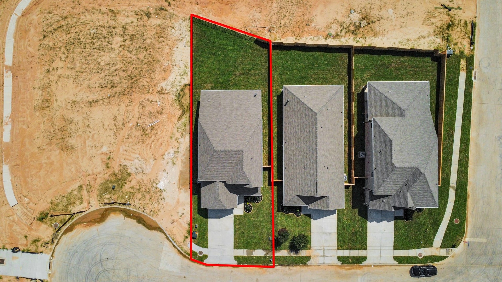 3072 Spoolwood Trail, Magnolia, TX 77355 An aerial view of a spacious subdivision lot, highlighting a well-maintained yard and a fully fenced perimeter, offering both privacy and expansive outdoor space.