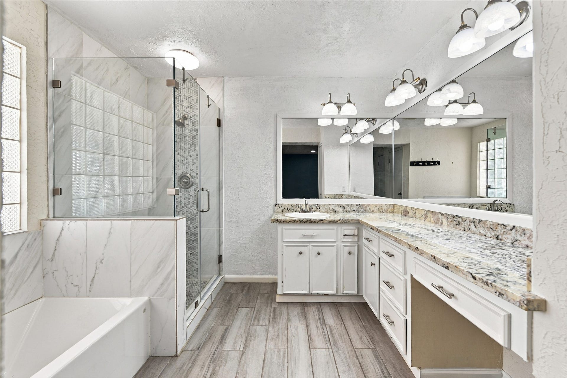 2711 WILLIAMSBURG DRIVE, Dickinson, TX 77539 2711 WILLIAMSBURG DRIVE, Dickinson, TX 77539