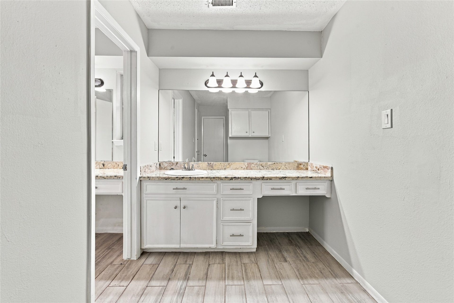 2711 WILLIAMSBURG DRIVE, Dickinson, TX 77539 2711 WILLIAMSBURG DRIVE, Dickinson, TX 77539