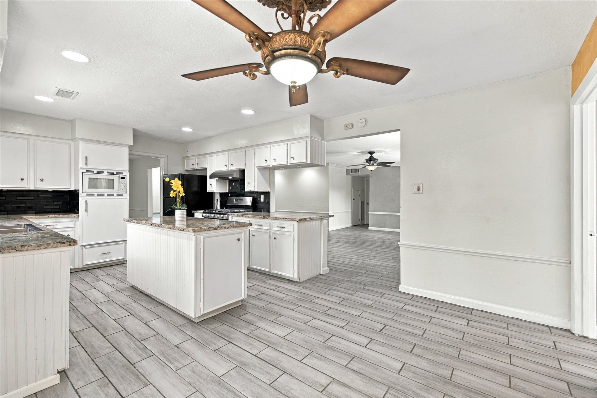 2711 WILLIAMSBURG DRIVE, Dickinson, TX 77539 2711 WILLIAMSBURG DRIVE, Dickinson, TX 77539