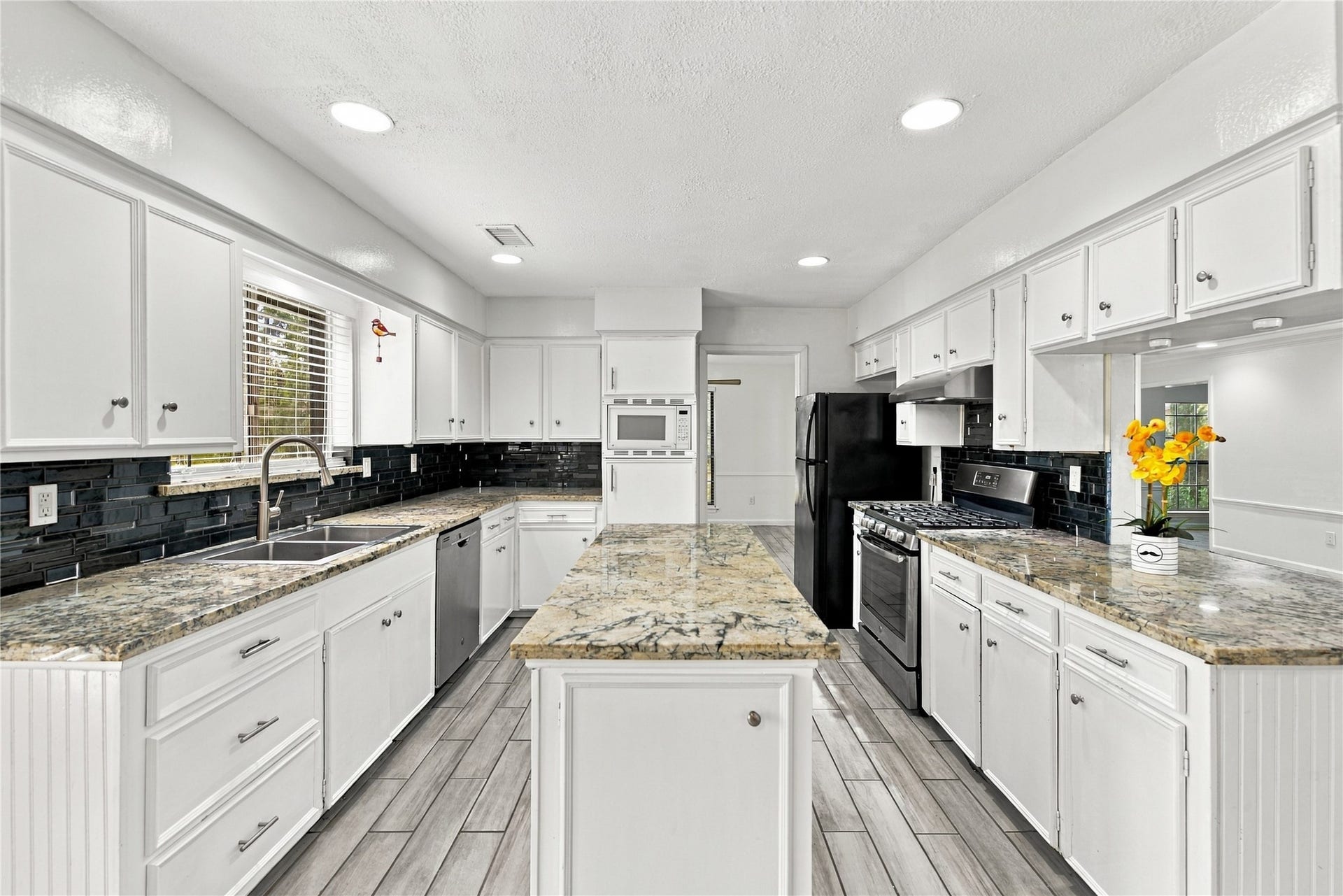2711 WILLIAMSBURG DRIVE, Dickinson, TX 77539 2711 WILLIAMSBURG DRIVE, Dickinson, TX 77539