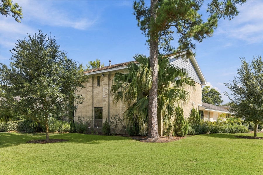 Property photo for 2711 WILLIAMSBURG DRIVE, Dickinson, TX