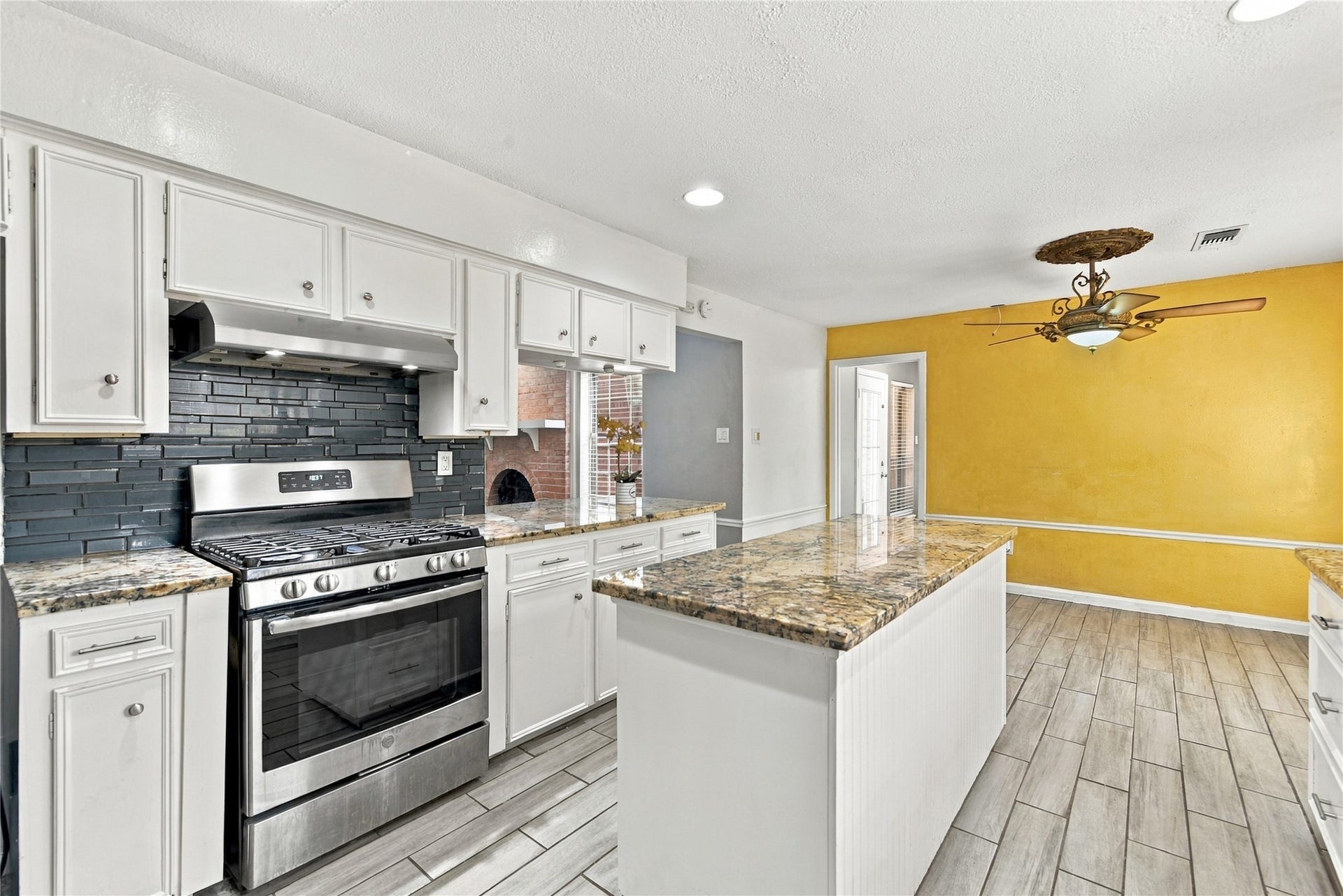 2711 WILLIAMSBURG DRIVE, Dickinson, TX 77539 2711 WILLIAMSBURG DRIVE, Dickinson, TX 77539