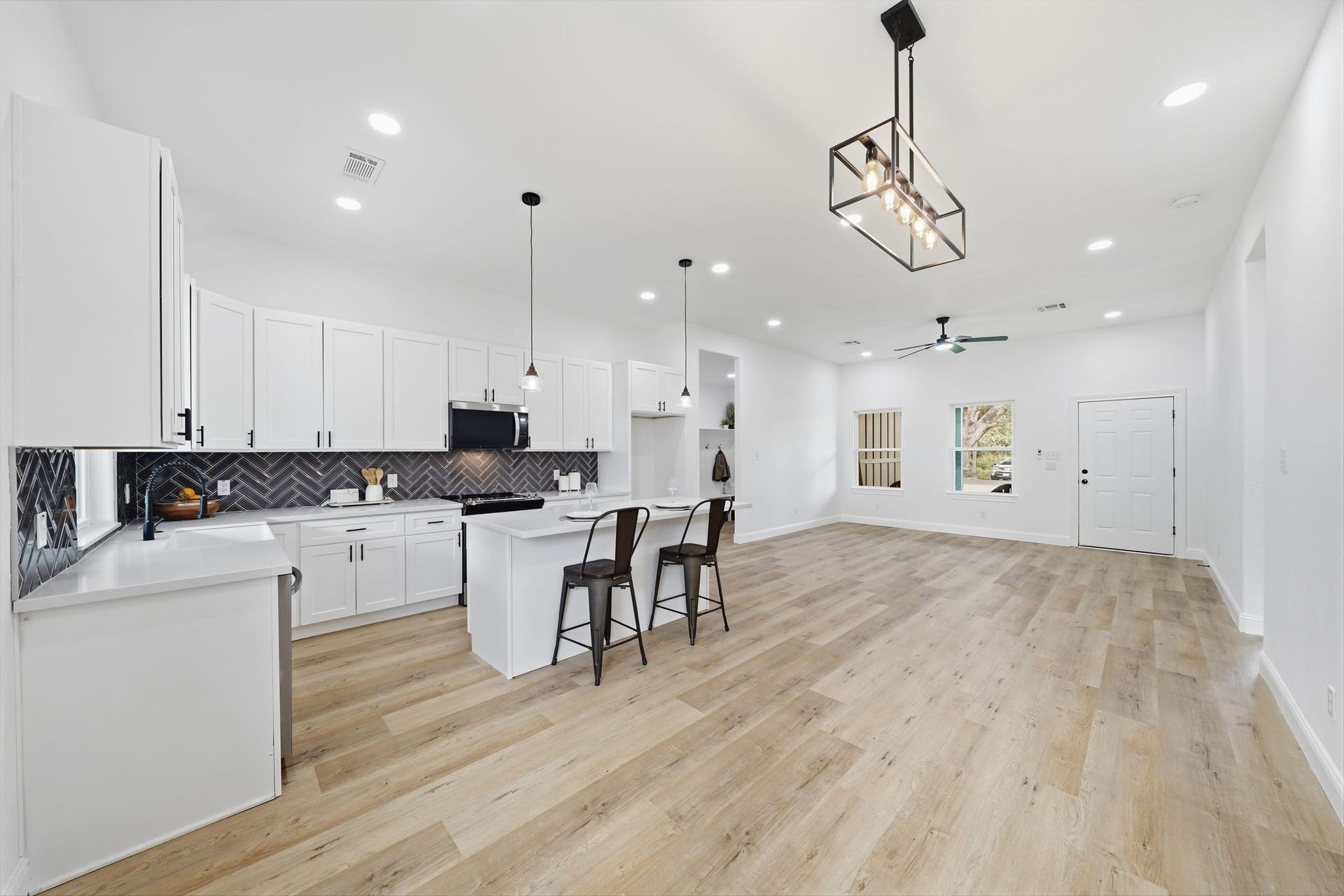 614 Austin Street, West Columbia, TX 77486