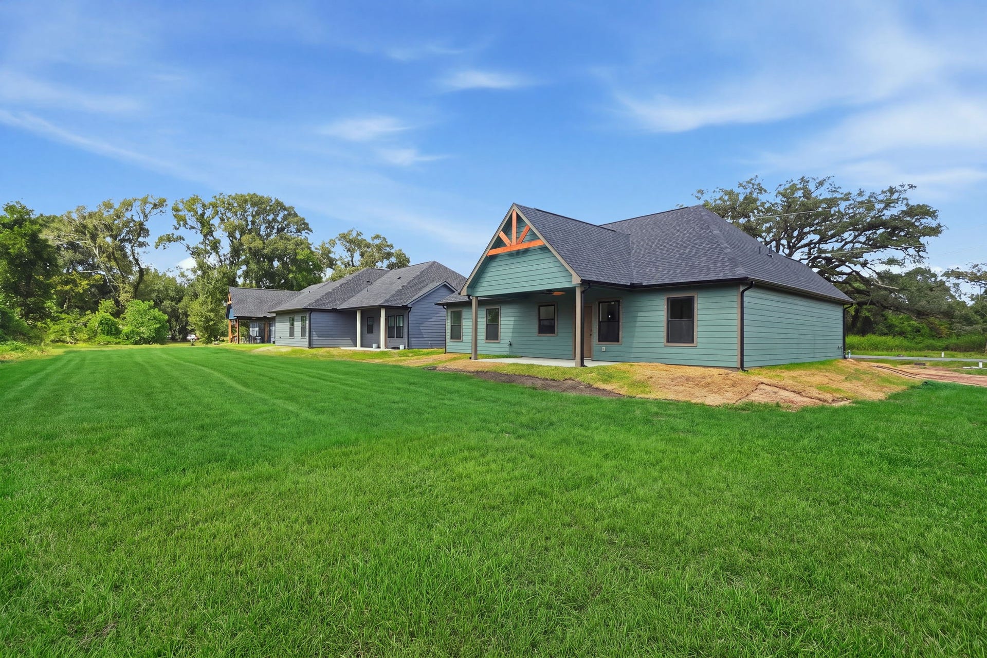 614 Austin Street, West Columbia, TX 77486