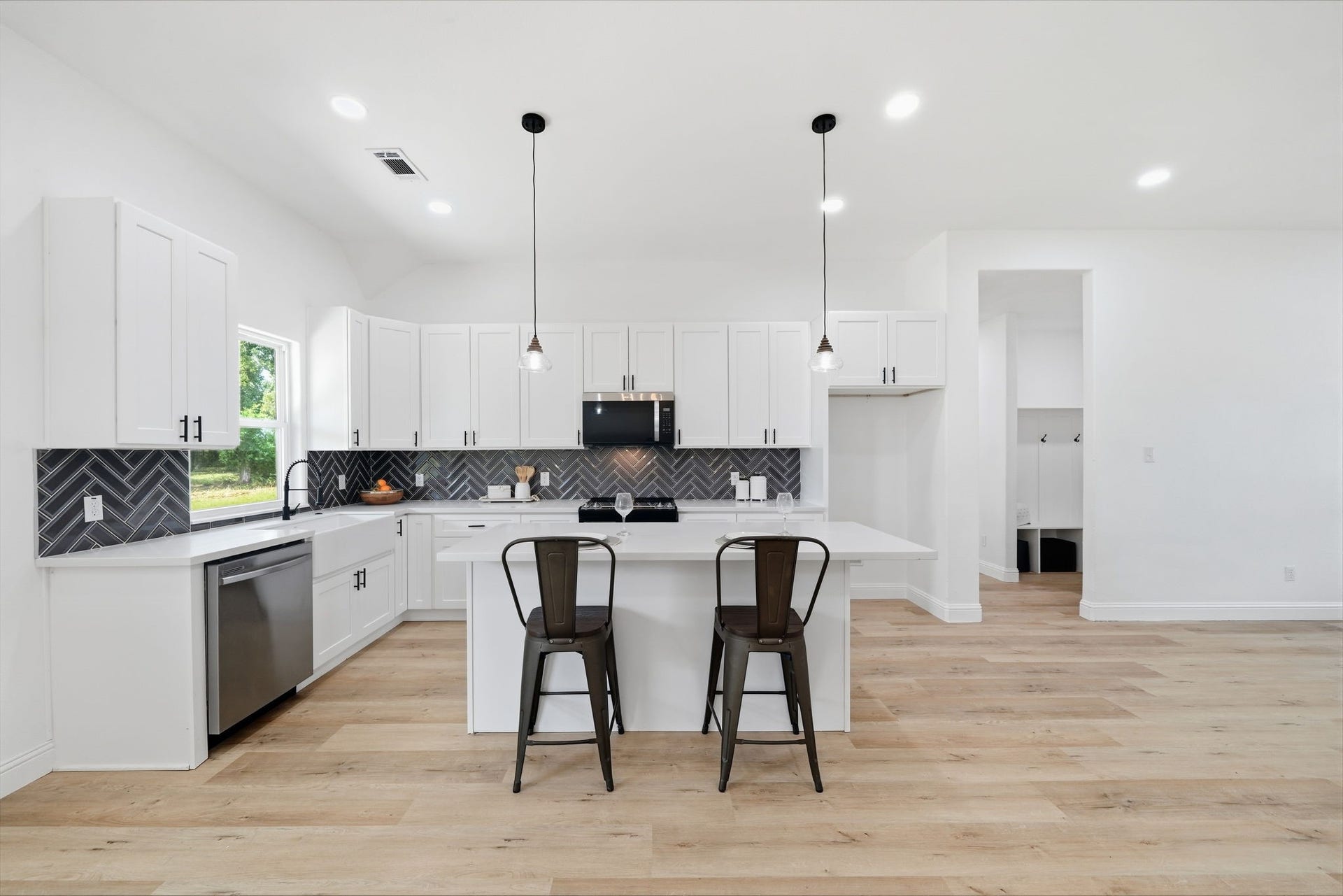 614 Austin Street, West Columbia, TX 77486