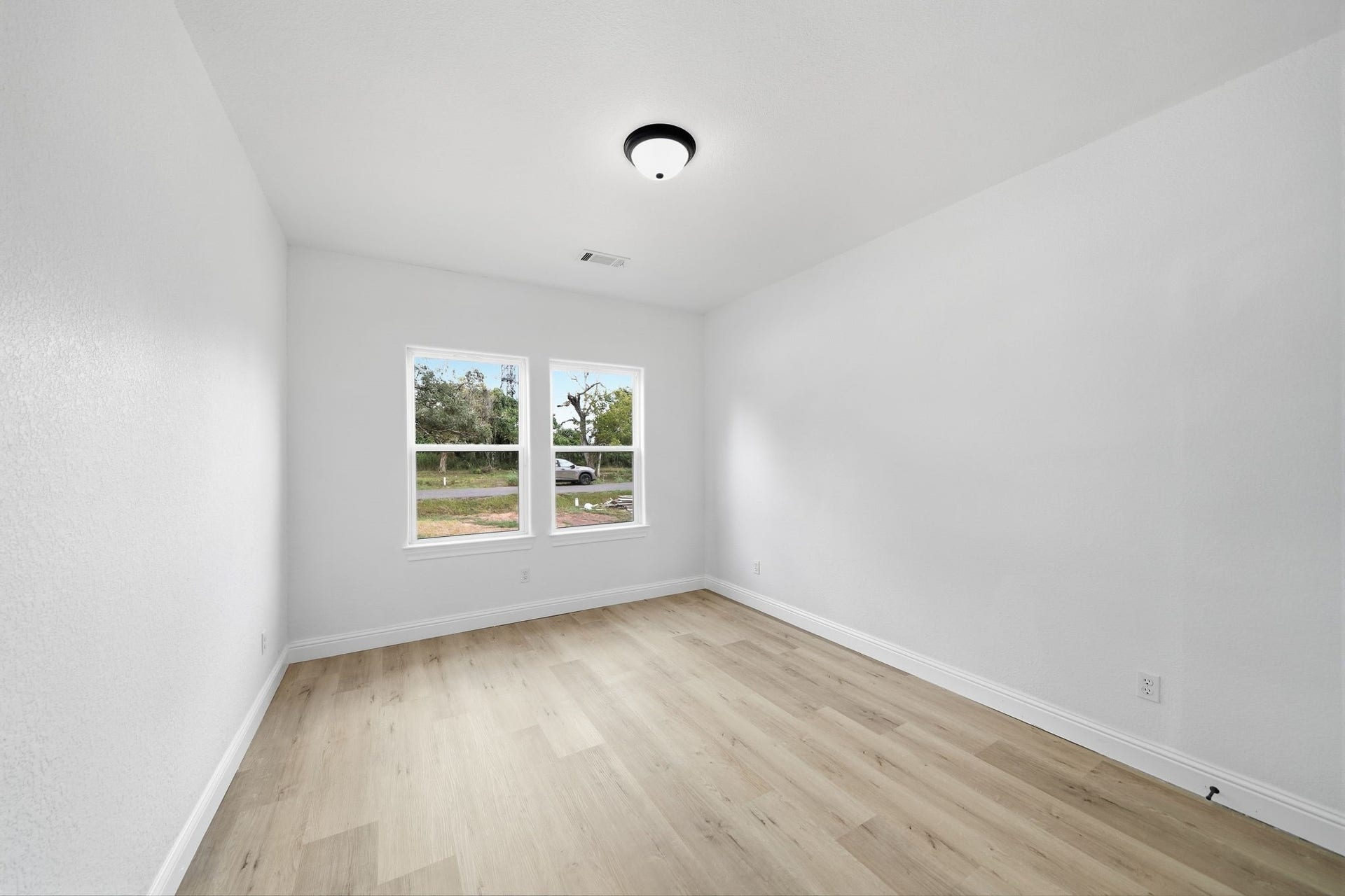 614 Austin Street, West Columbia, TX 77486
