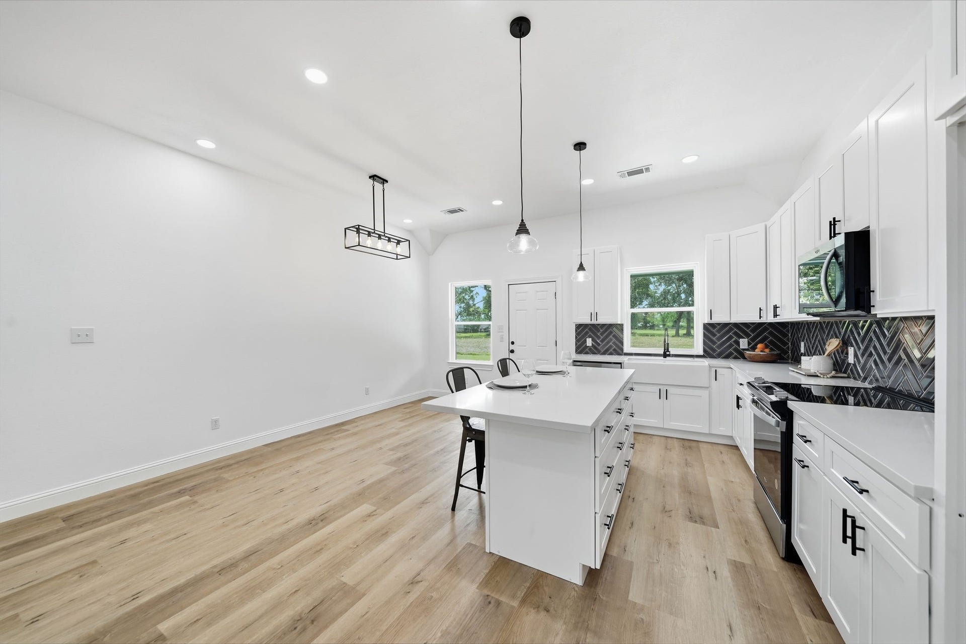 614 Austin Street, West Columbia, TX 77486