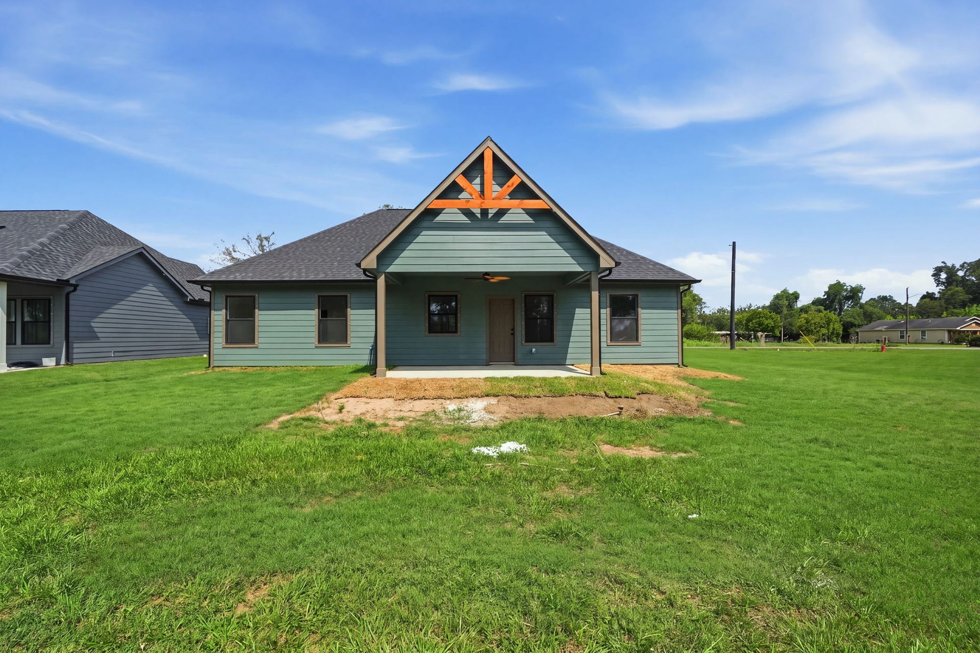 614 Austin Street, West Columbia, TX 77486