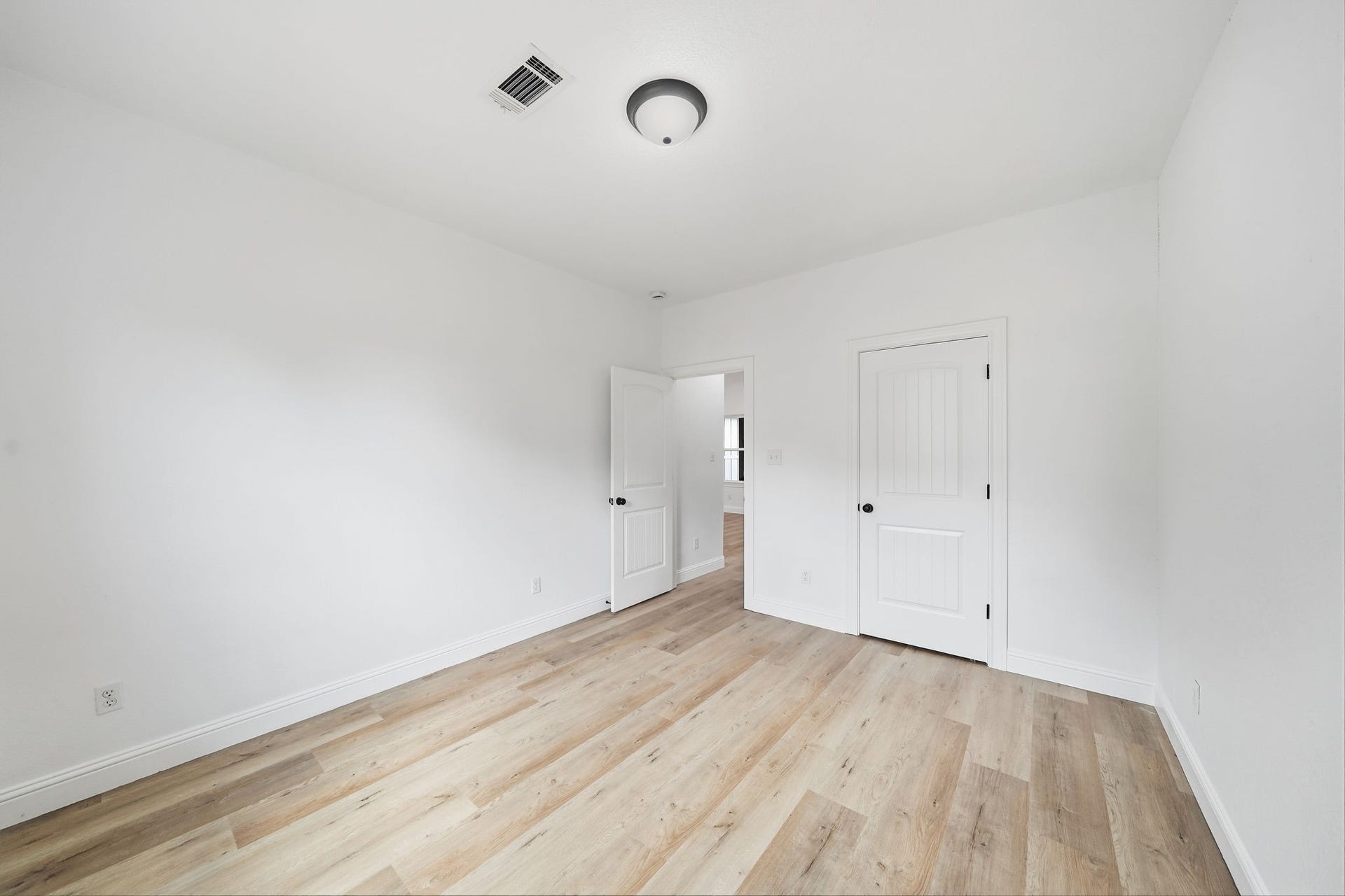 614 Austin Street, West Columbia, TX 77486