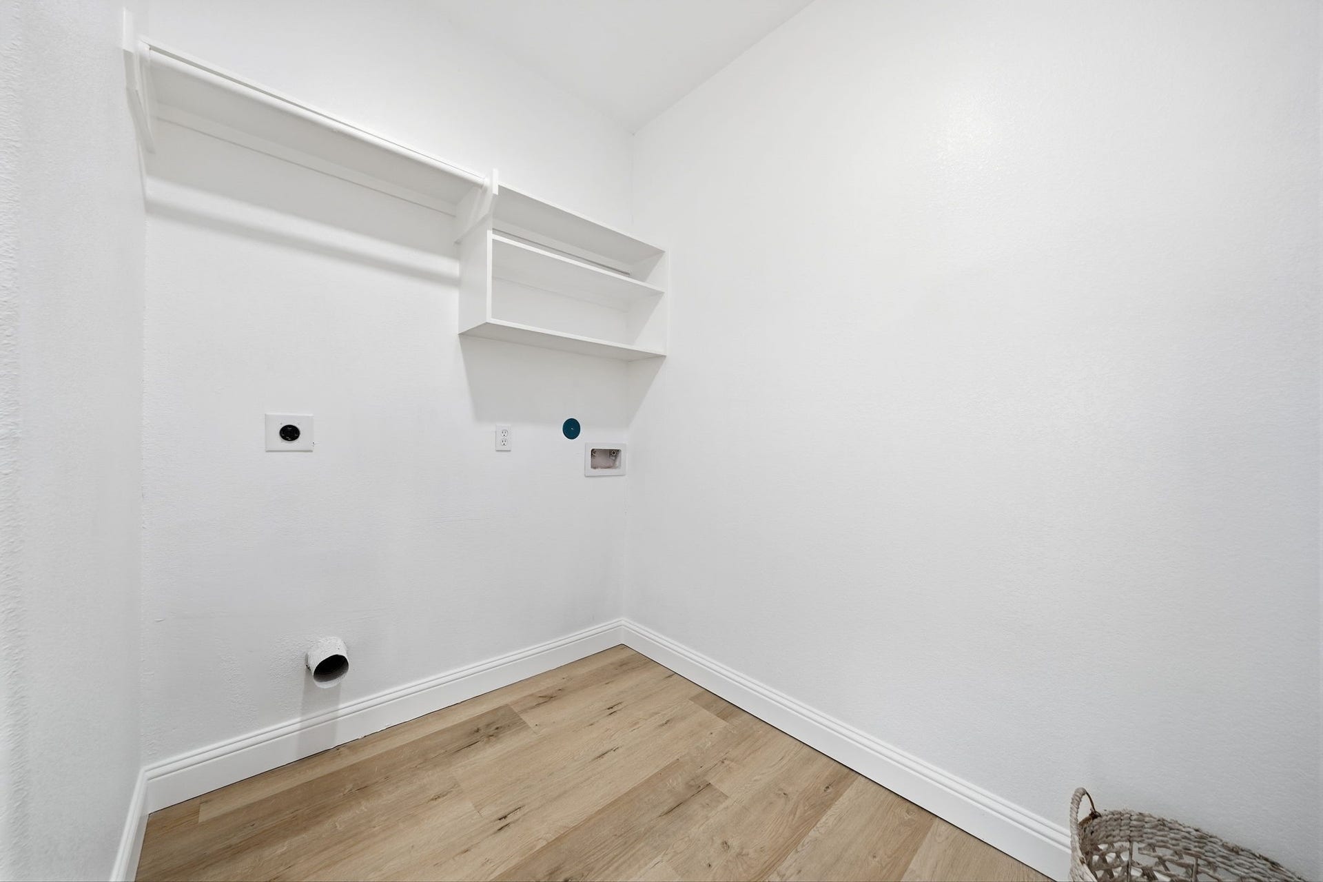 614 Austin Street, West Columbia, TX 77486