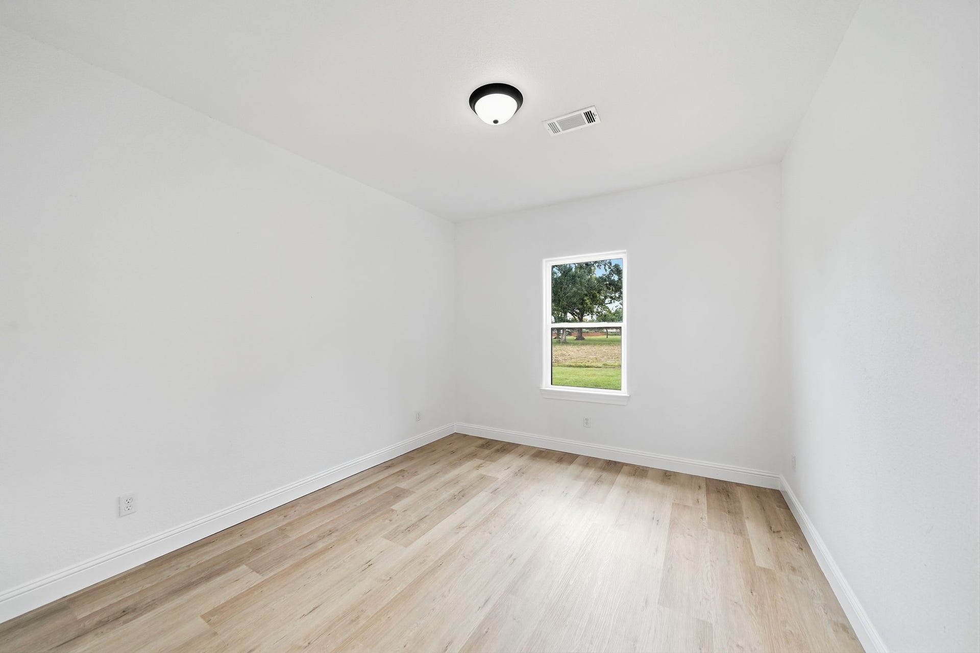 614 Austin Street, West Columbia, TX 77486