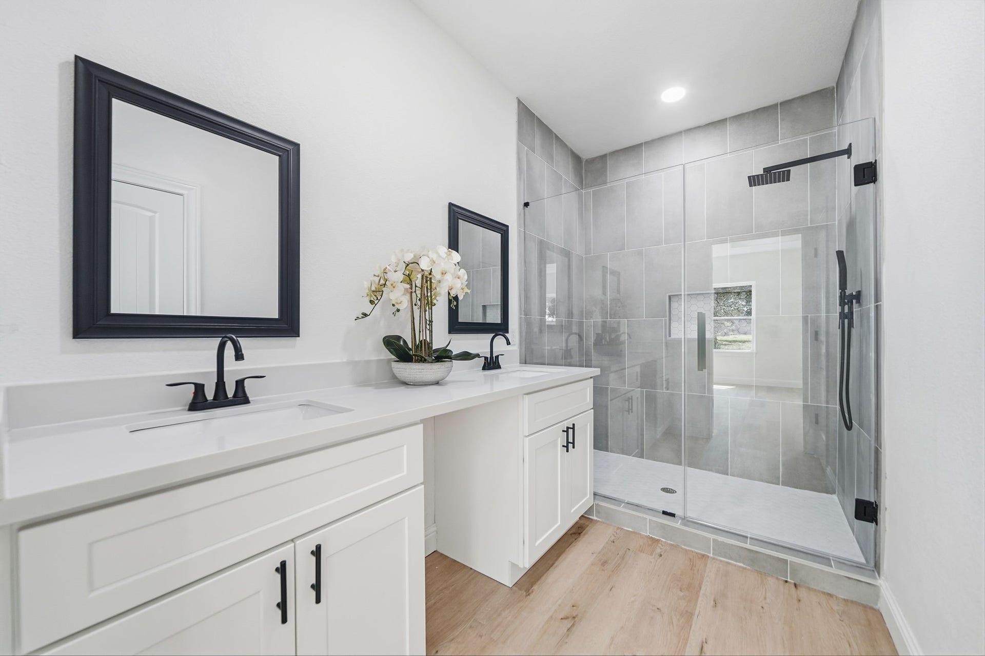 614 Austin Street, West Columbia, TX 77486