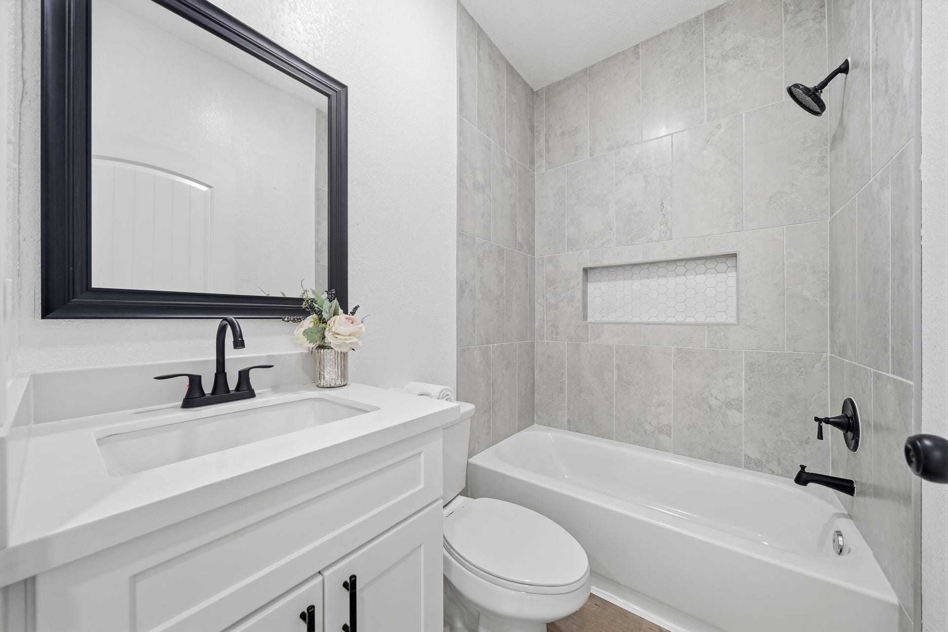 614 Austin Street, West Columbia, TX 77486