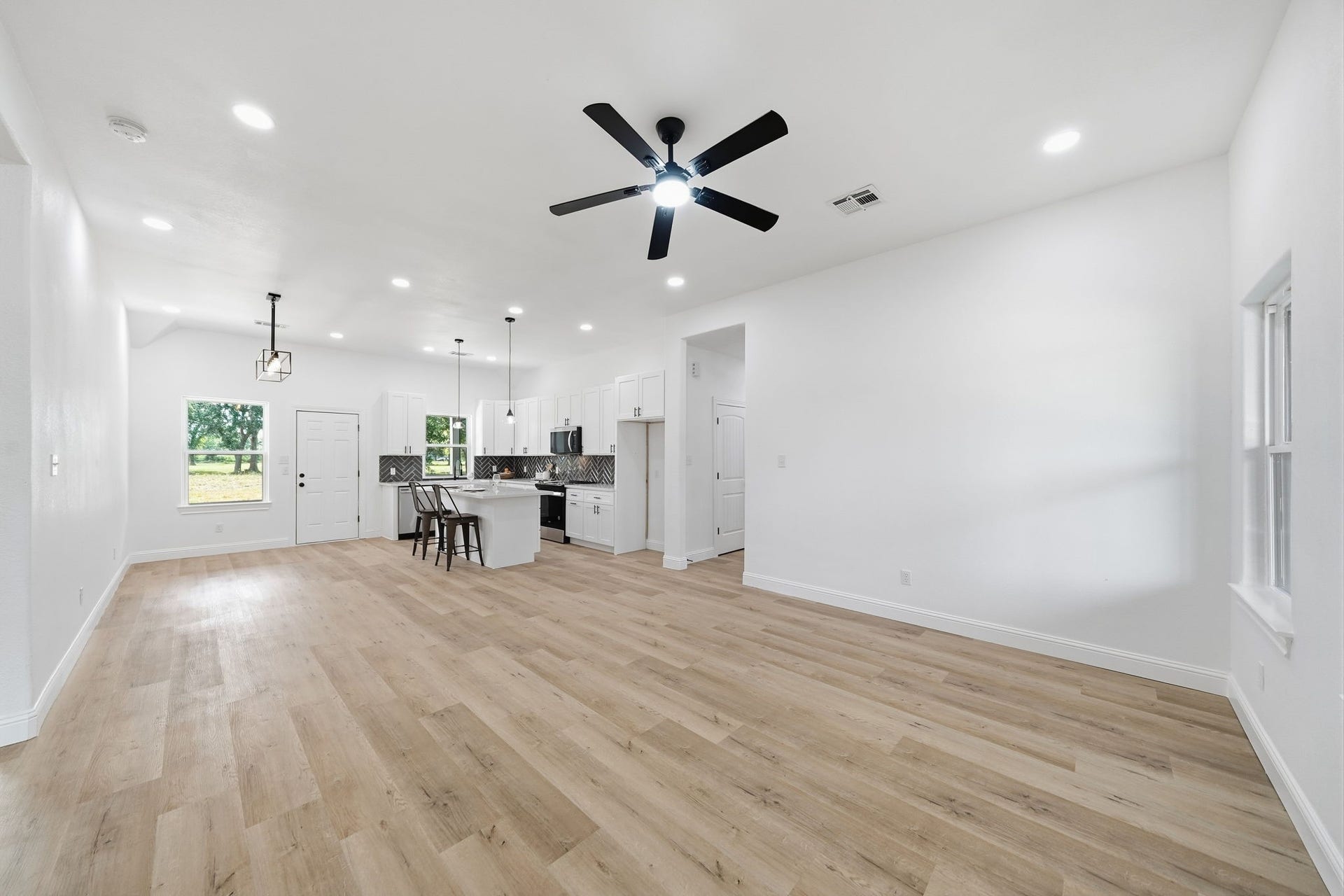 614 Austin Street, West Columbia, TX 77486
