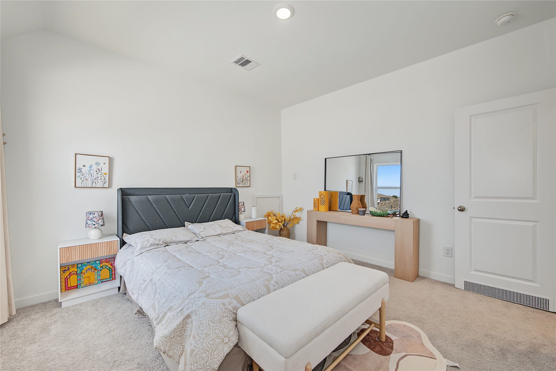 Main house - guest bedroom - 2nd floor