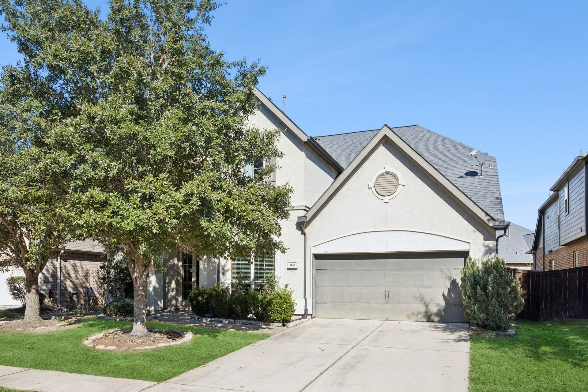 This home perfectly balances luxury and functionality, from its grand two-story family room to the expansive backyard retreat. Every detail is designed for an elevated lifestyle. Dont miss your chance, schedule your private tour today!