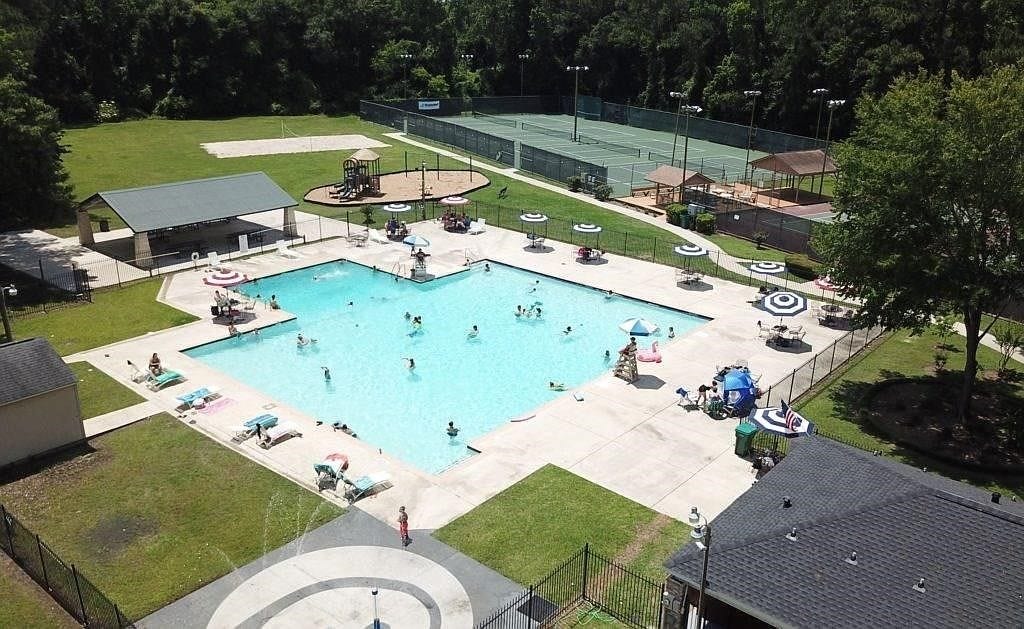 814 Stone Mountain Drive, Conroe, TX 77302 56.Resort-Style Community Pool