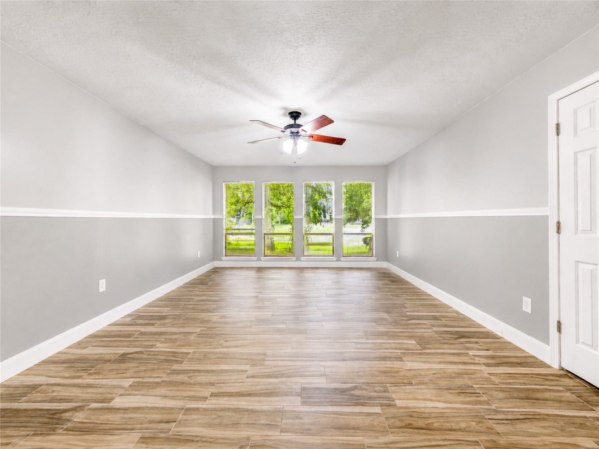814 Stone Mountain Drive, Conroe, TX 77302 Abundant Natural Light