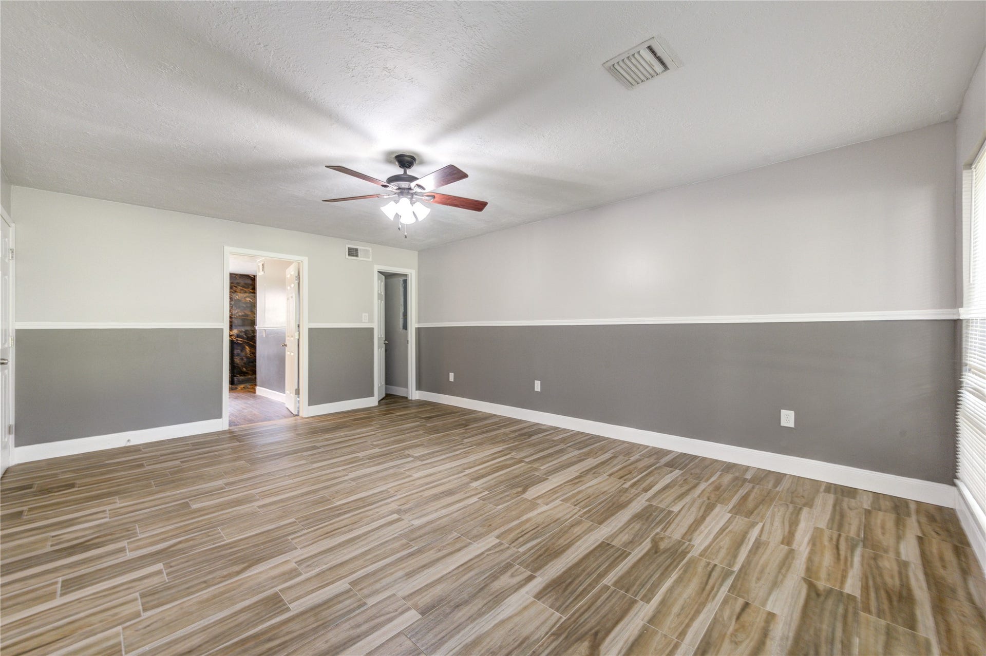 814 Stone Mountain Drive, Conroe, TX 77302 Primary Suite with Private Ensuite Bath