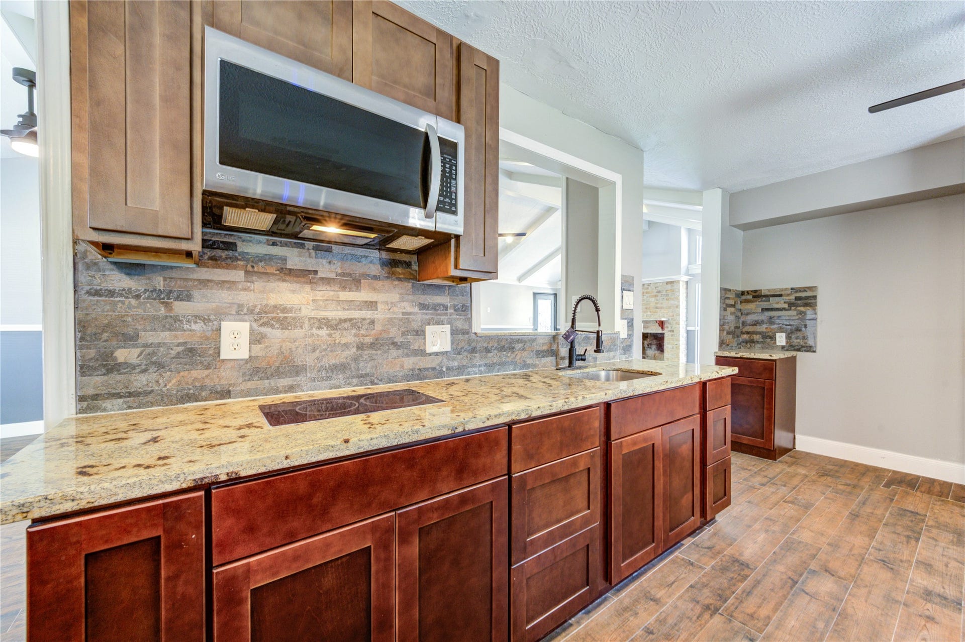 814 Stone Mountain Drive, Conroe, TX 77302 Secondary Kitchen