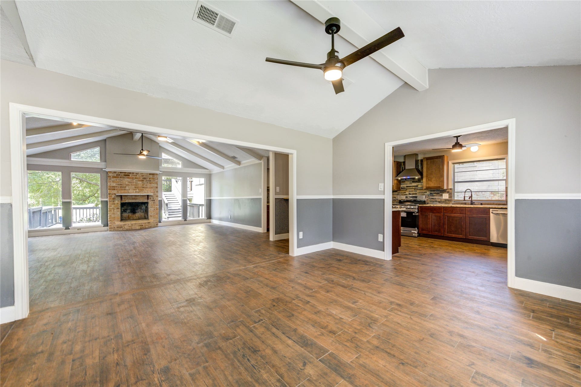 814 Stone Mountain Drive, Conroe, TX 77302 Seamless Living, Dining & Kitchen Flow