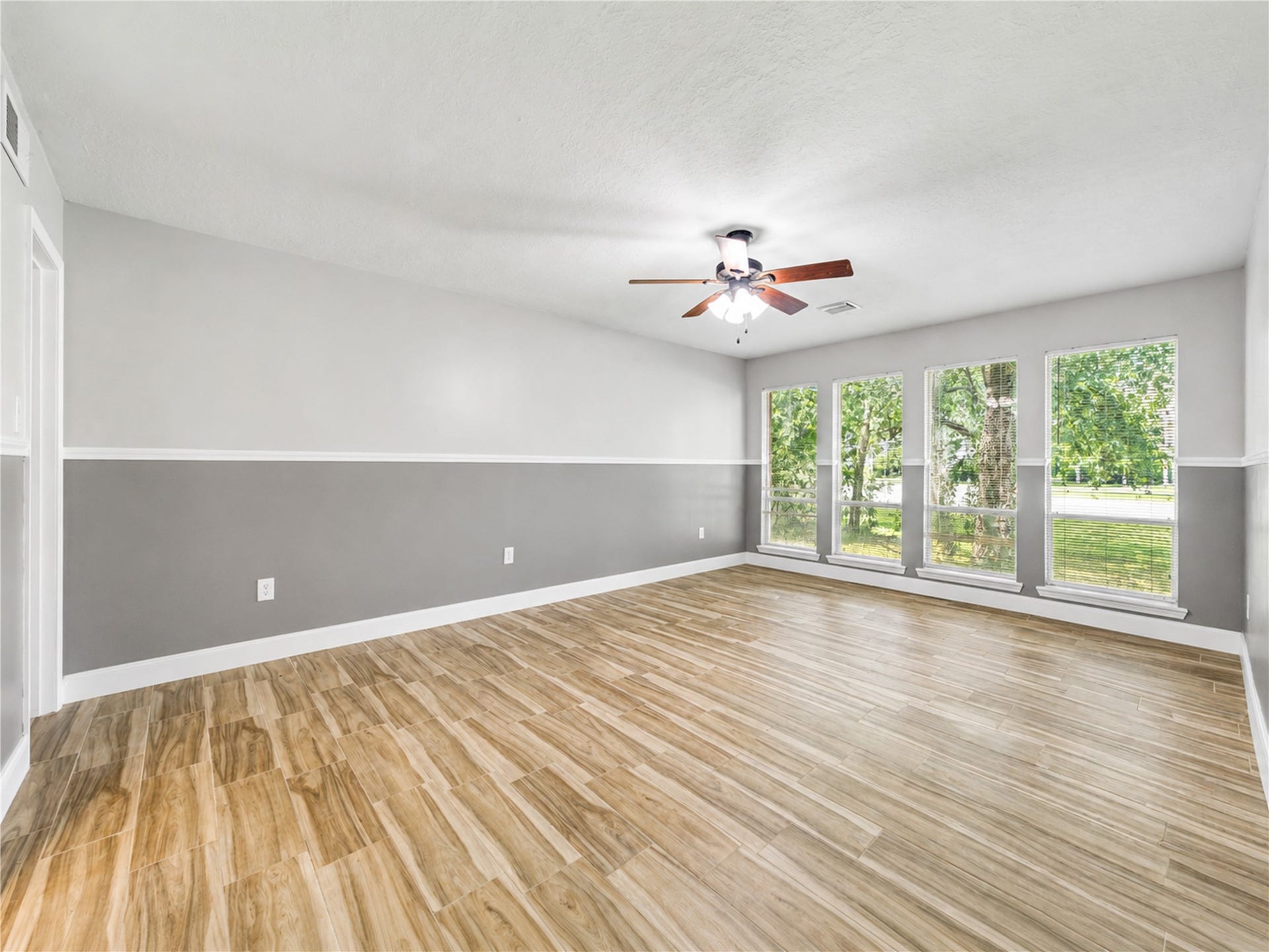 814 Stone Mountain Drive, Conroe, TX 77302 Oversized Primary Bedroom