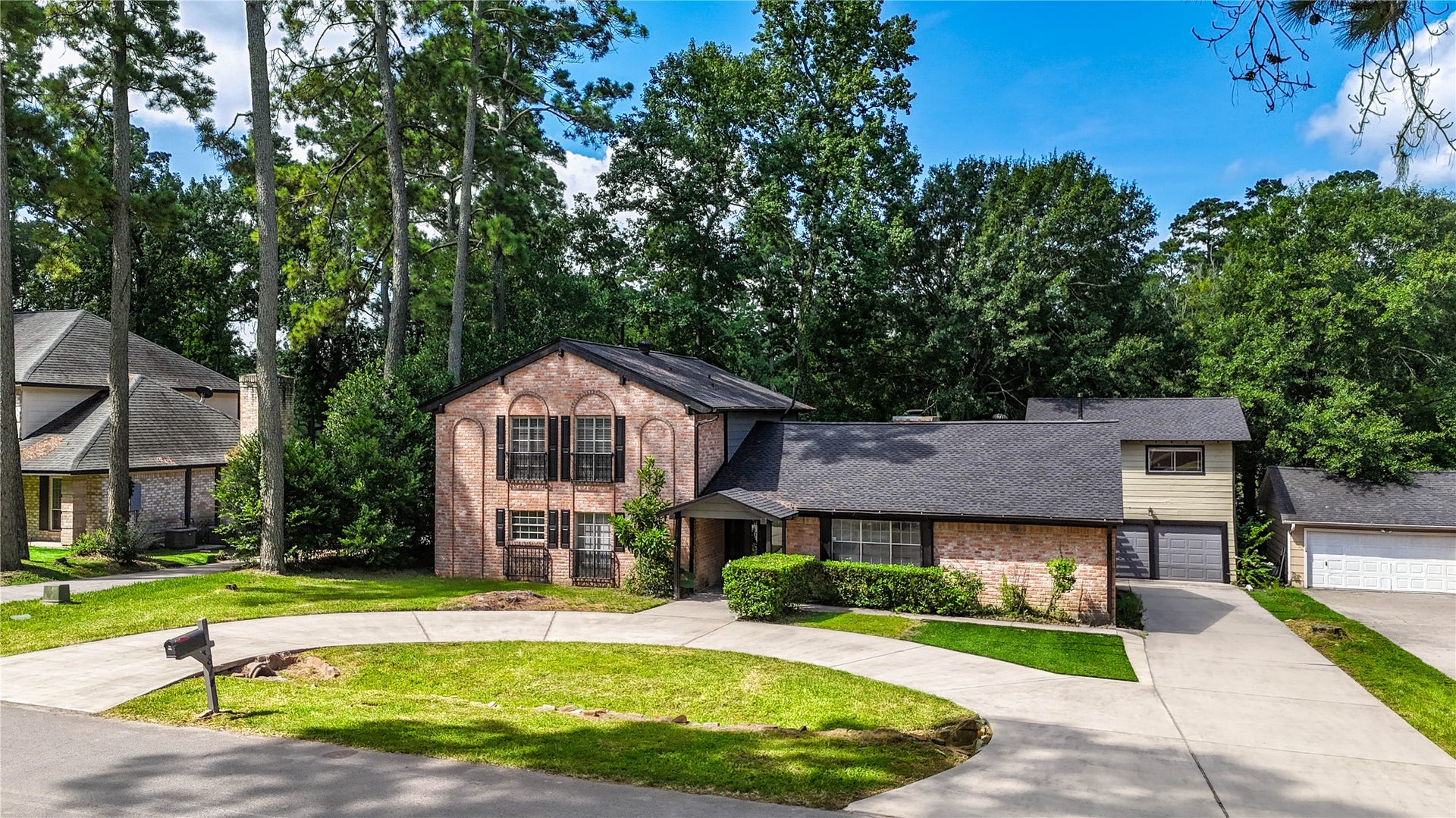 814 Stone Mountain Drive, Conroe, TX 77302 Exceptional Curb Appeal