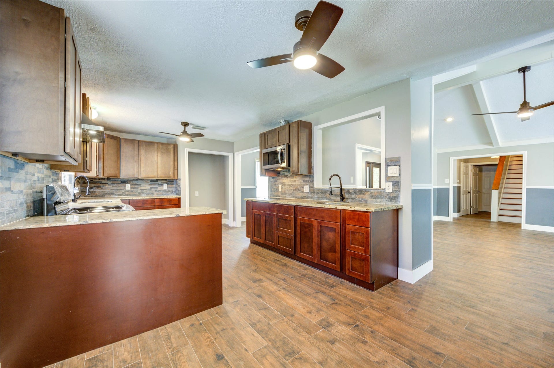 814 Stone Mountain Drive, Conroe, TX 77302 Two Fully Equipped Kitchens