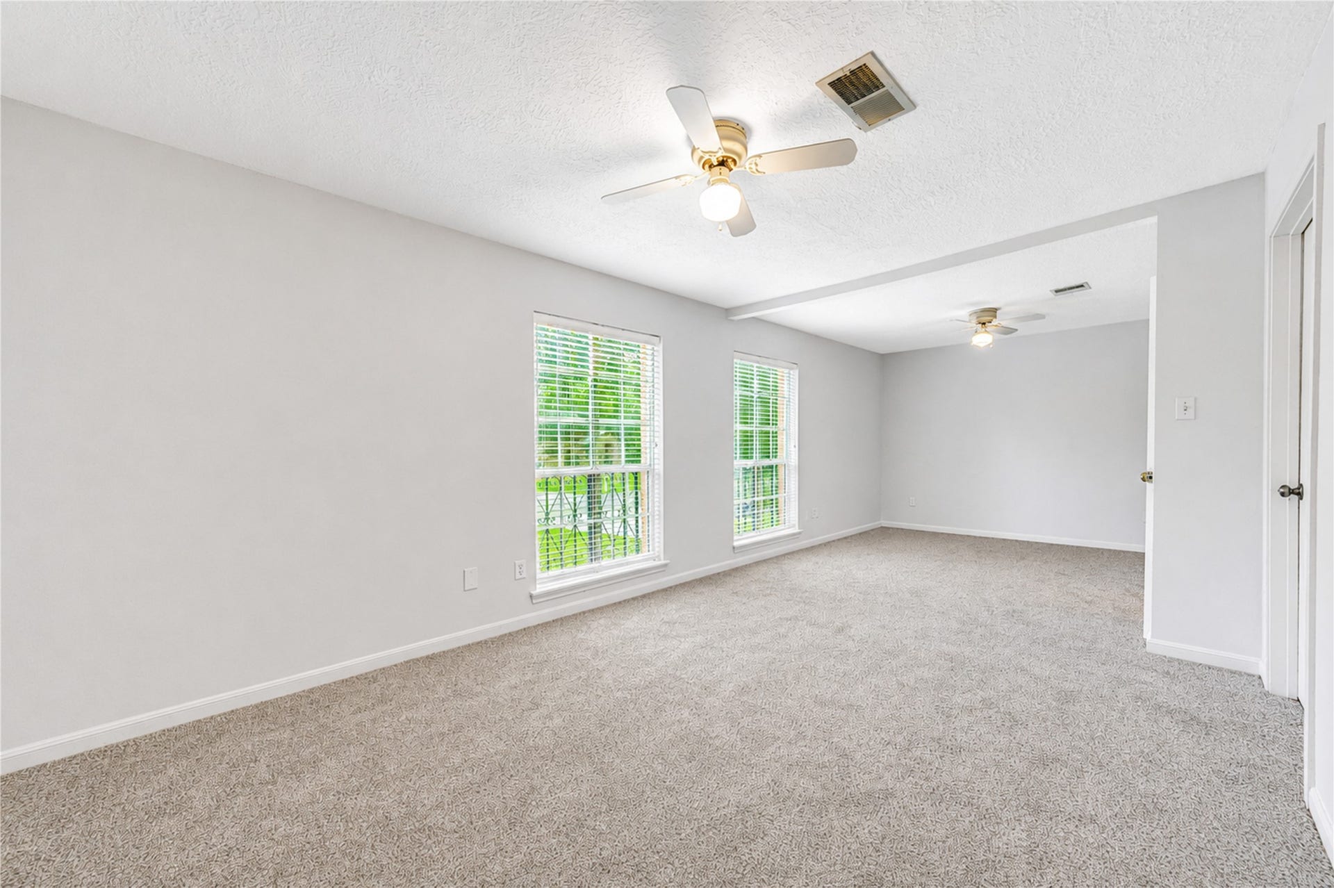 814 Stone Mountain Drive, Conroe, TX 77302 Spacious Upstairs Primary Suite