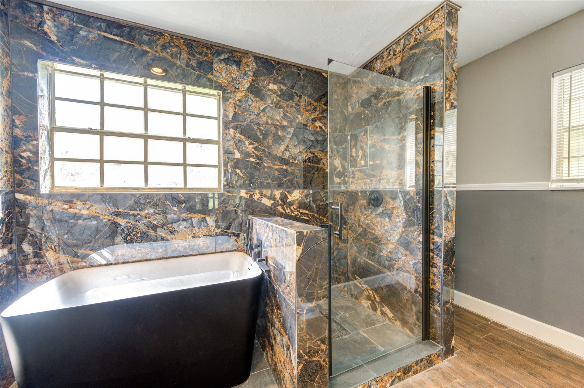 814 Stone Mountain Drive, Conroe, TX 77302 Freestanding Soaking Tub & Tub & Frameless Glass Shower