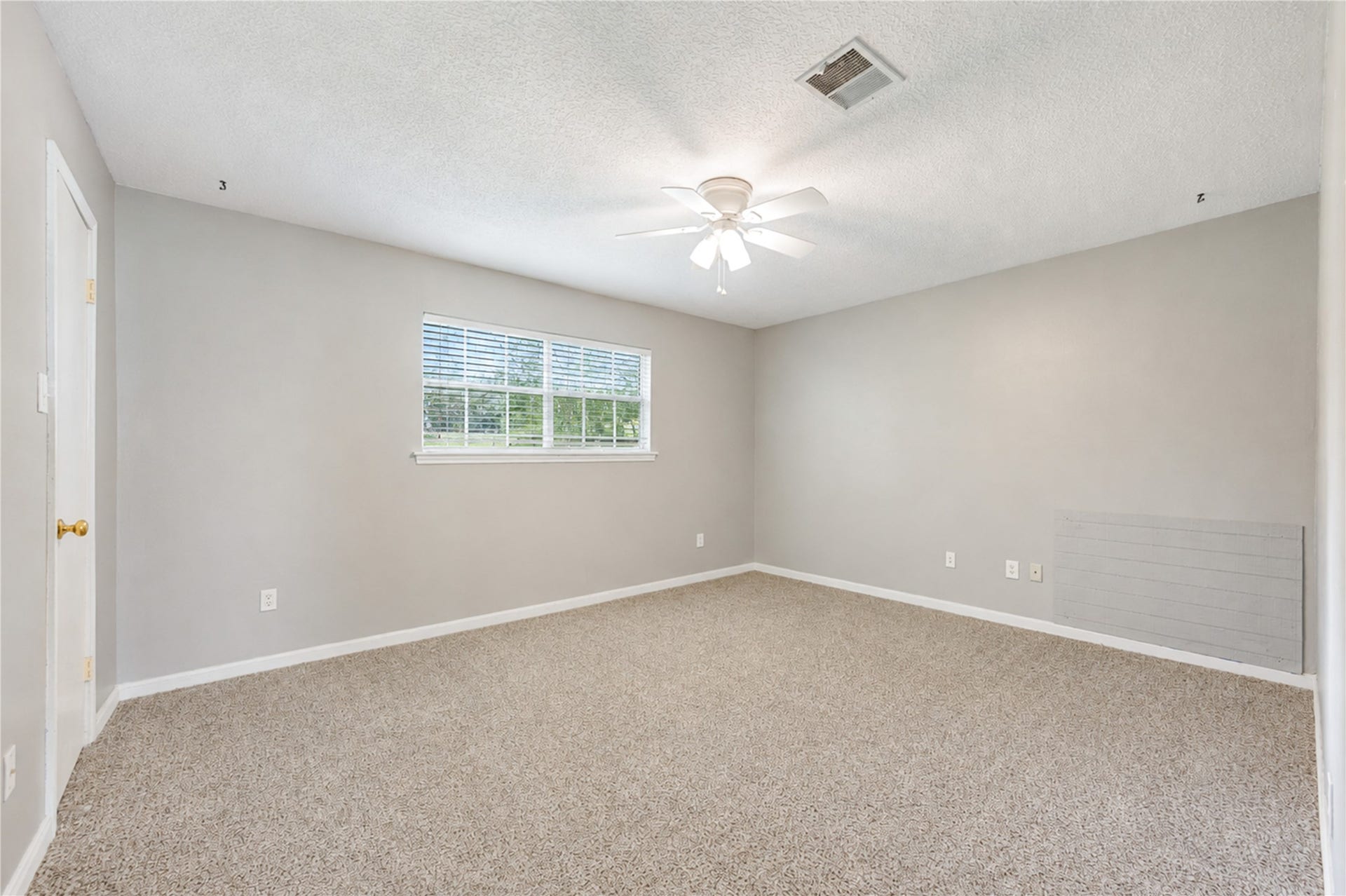 814 Stone Mountain Drive, Conroe, TX 77302 43.Spacious Secondary Bedroom#1