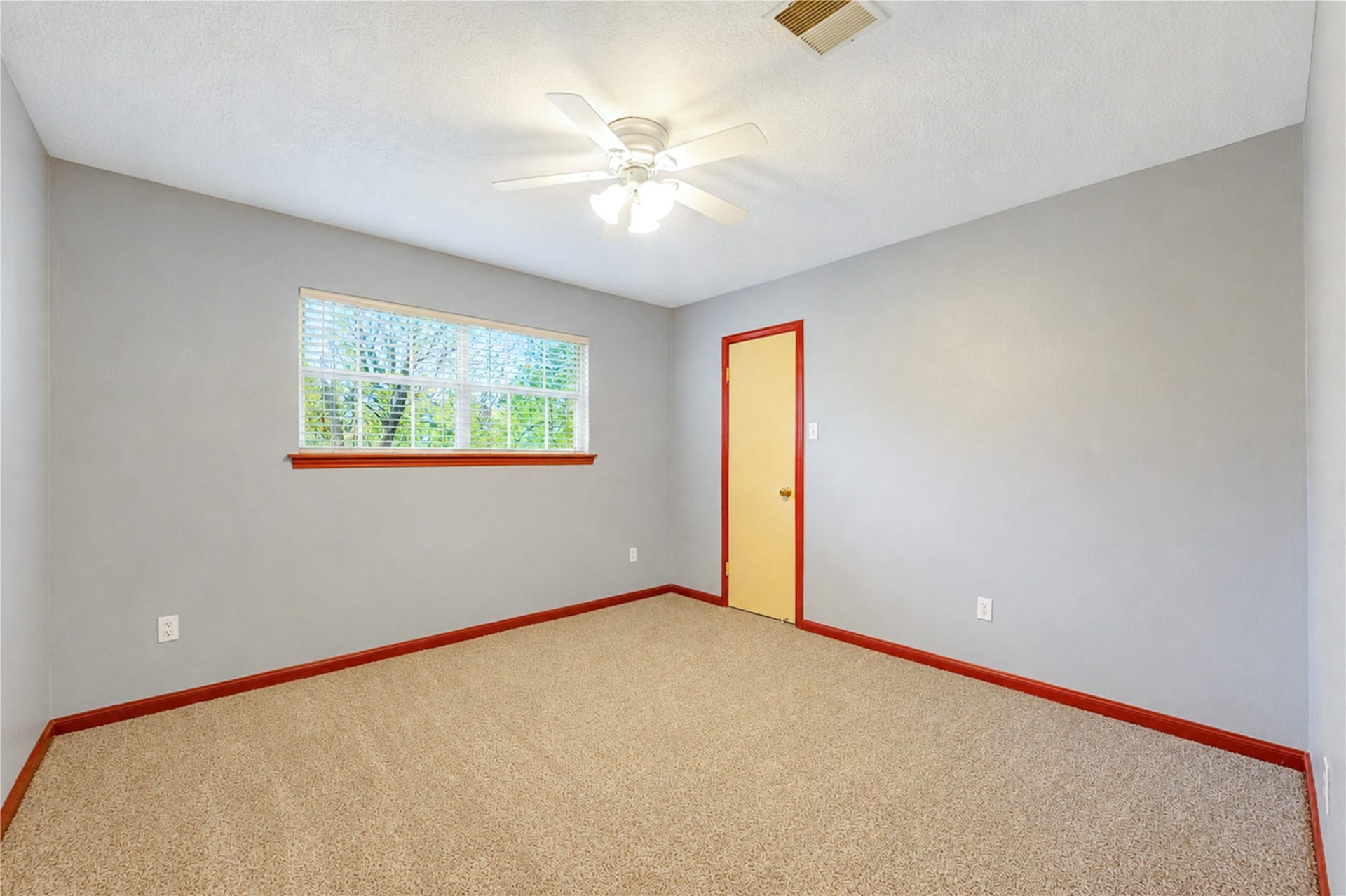 814 Stone Mountain Drive, Conroe, TX 77302 44.Secondary Bedroom#2 Featuring a Walk-In Closet