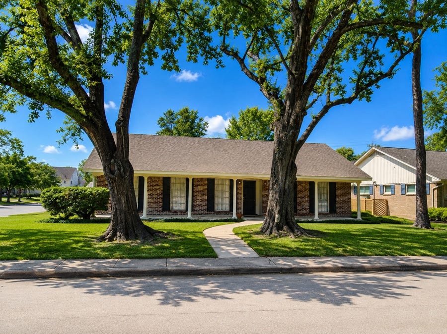 Property photo for 6123 Lynbrook Drive, Houston, TX