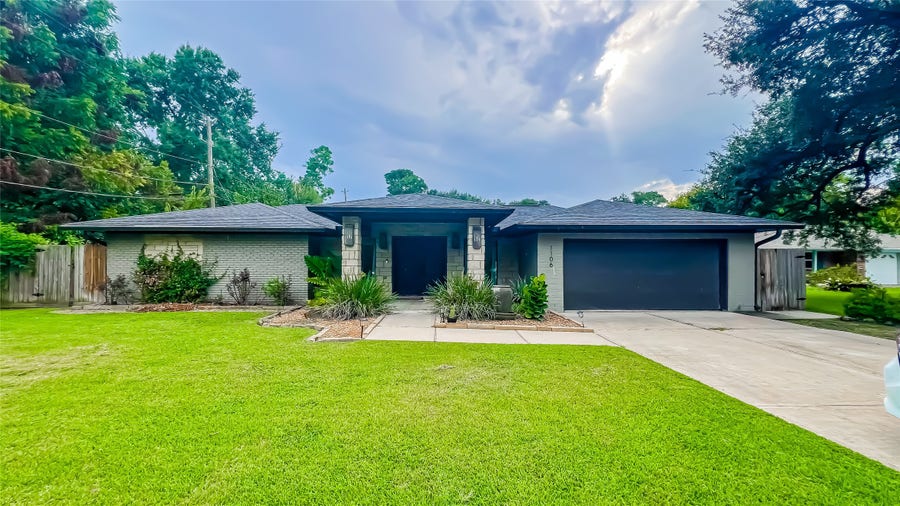 Property photo for 1106 Kipp Avenue, Kemah, TX