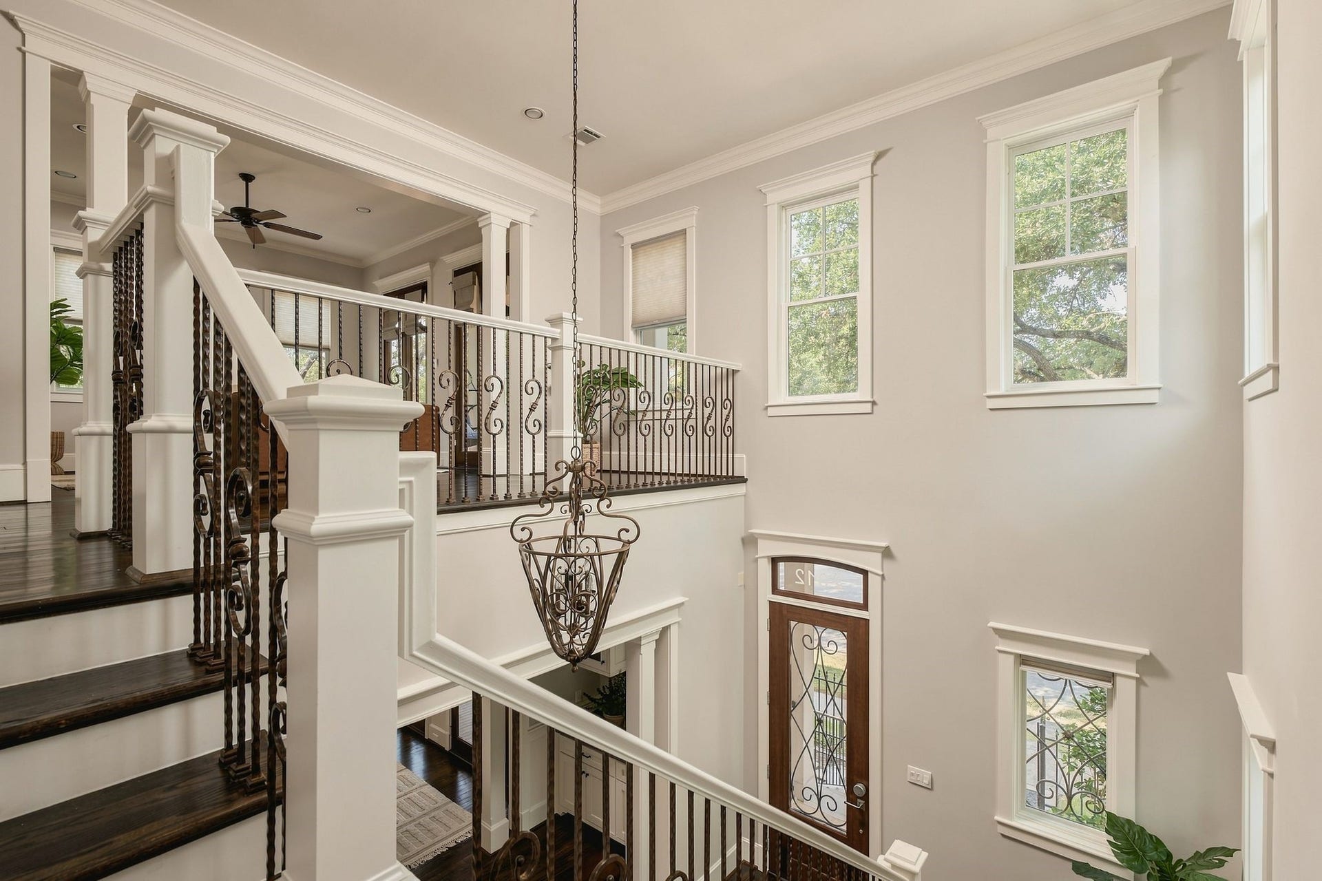 2012 Harvard Street, Houston, TX 77008 Heading to the 2nd floor, the home continues to impress.