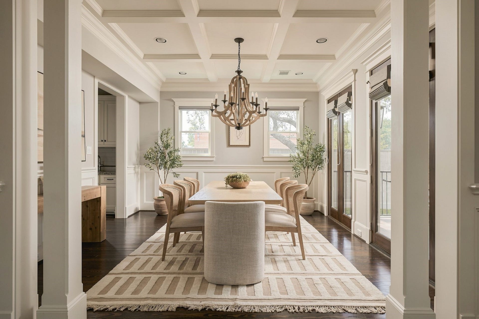 2012 Harvard Street, Houston, TX 77008 Spanning over 3,800 square feet, this recent construction stands as a testament to exceptional craftsmanship, defined by meticulous millwork and a level of quality that is increasingly rare to find.