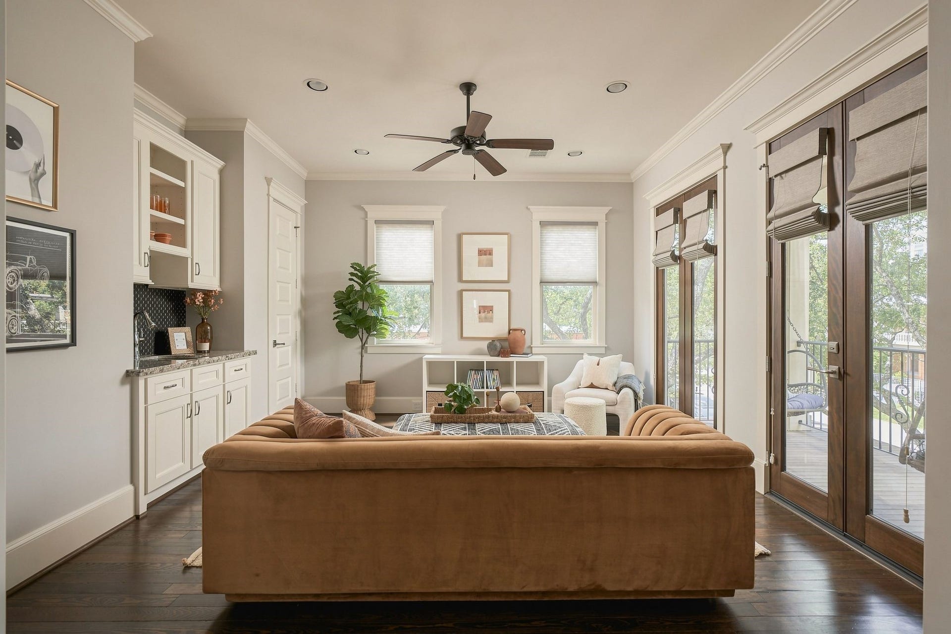 2012 Harvard Street, Houston, TX 77008 At the top of the stairs, you will find a versatile bonus room plus a wet bar and half bathroom with access to a private, covered balcony.