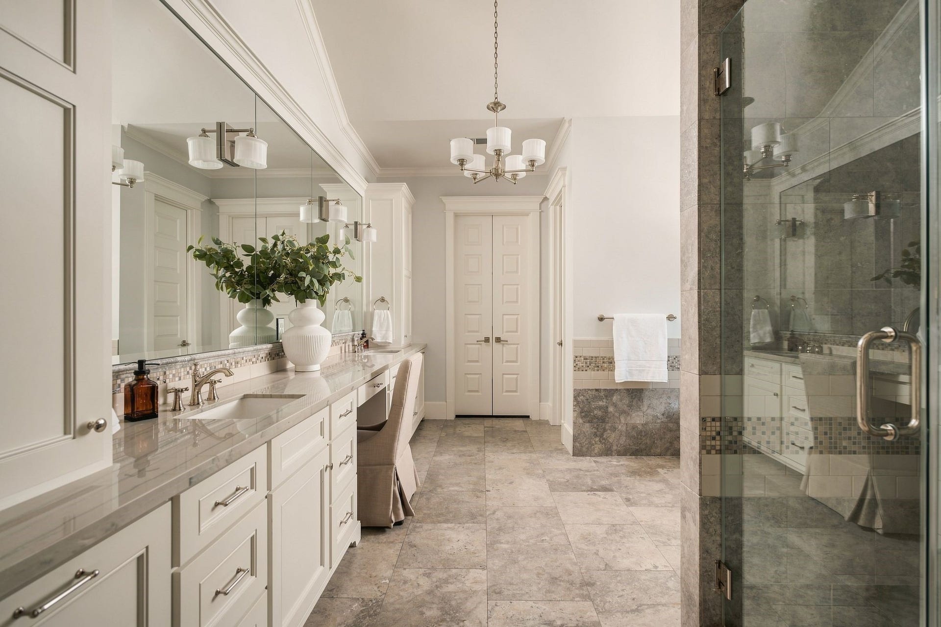 2012 Harvard Street, Houston, TX 77008 Step into this primary ensuite bathroom, where elegance and serenity blend seamlessly.