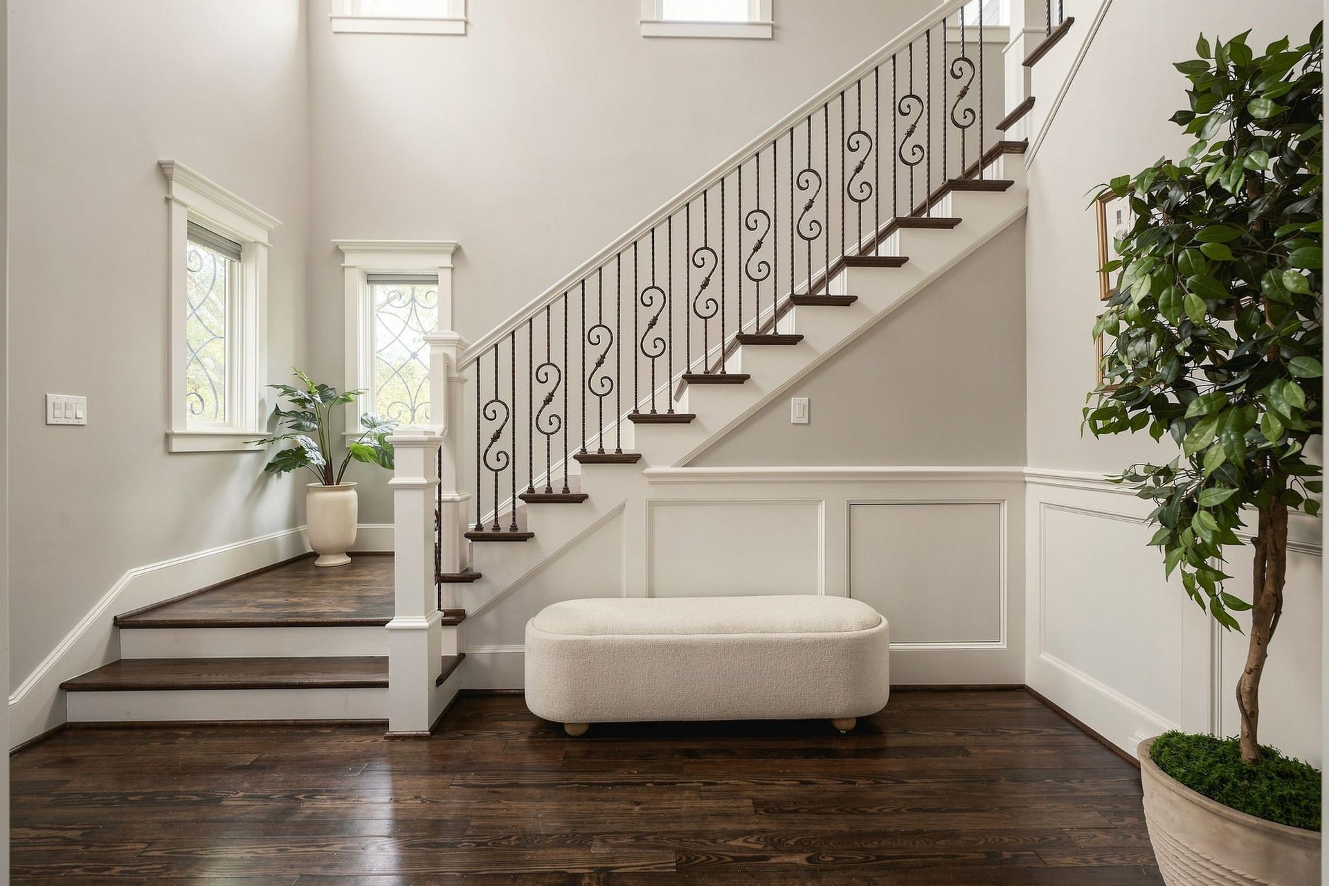 2012 Harvard Street, Houston, TX 77008 The entryway features soaring two-story ceilings that draw the eye upward, creating an immediate atmosphere of light and air.