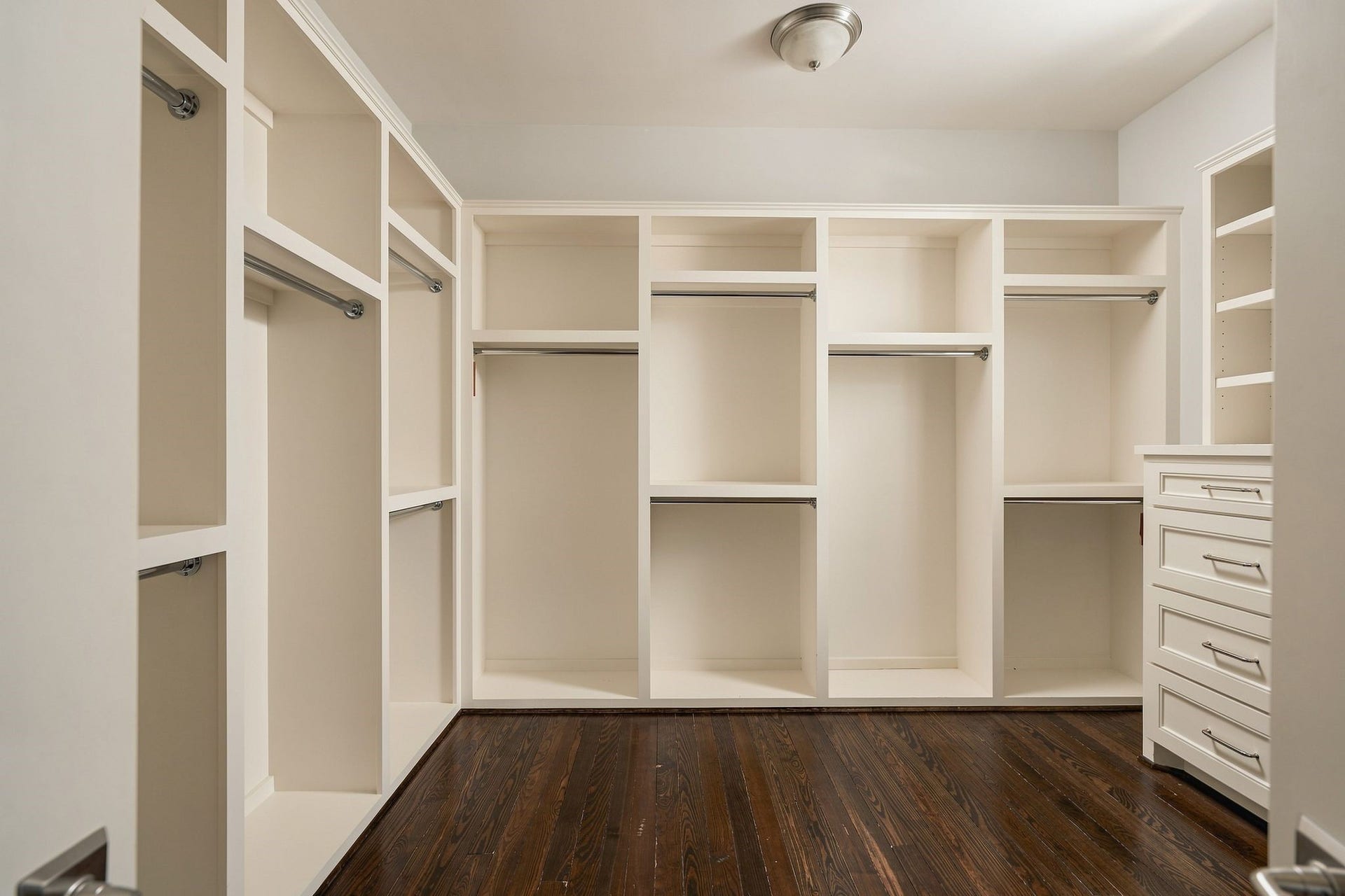 2012 Harvard Street, Houston, TX 77008 A substantial walk-in closet with built in storage completes the primary suite.