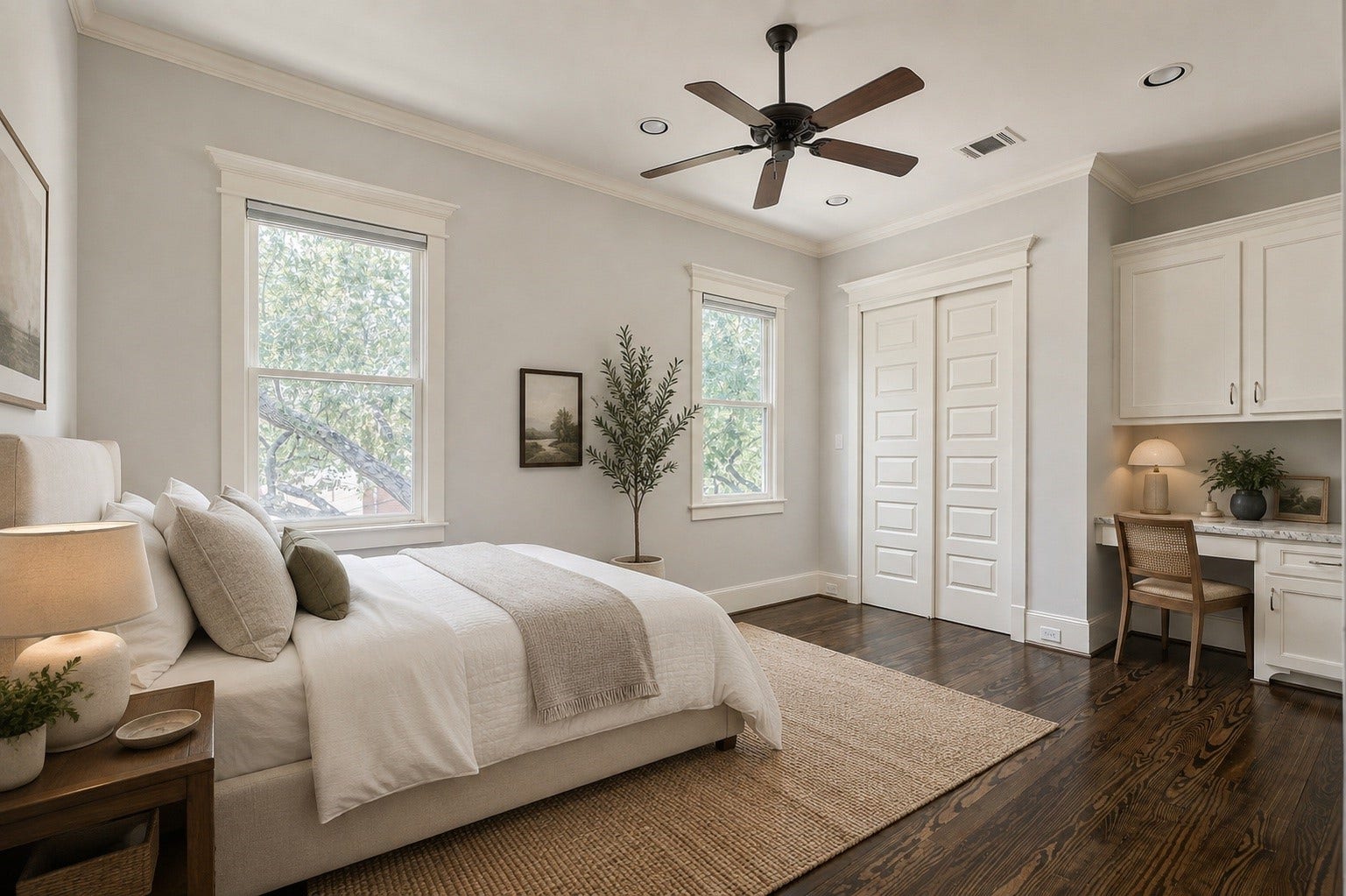 2012 Harvard Street, Houston, TX 77008 The 4th bedroom includes closet space and a built in desk. *This room has been virtually staged.