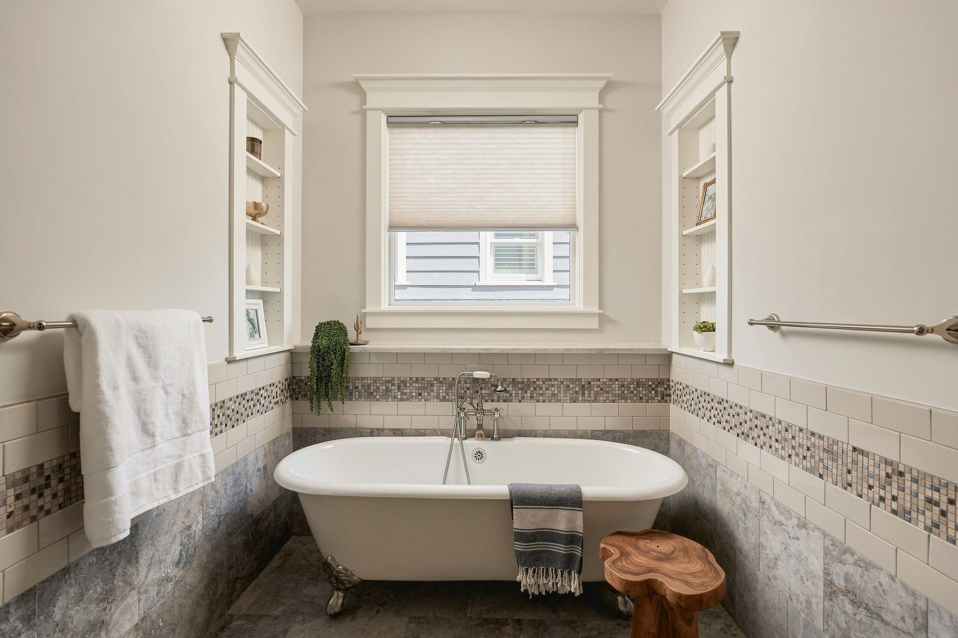 2012 Harvard Street, Houston, TX 77008 Built-in shelving flanking the soaking tub is perfect for storing all your relaxing bath essentials.