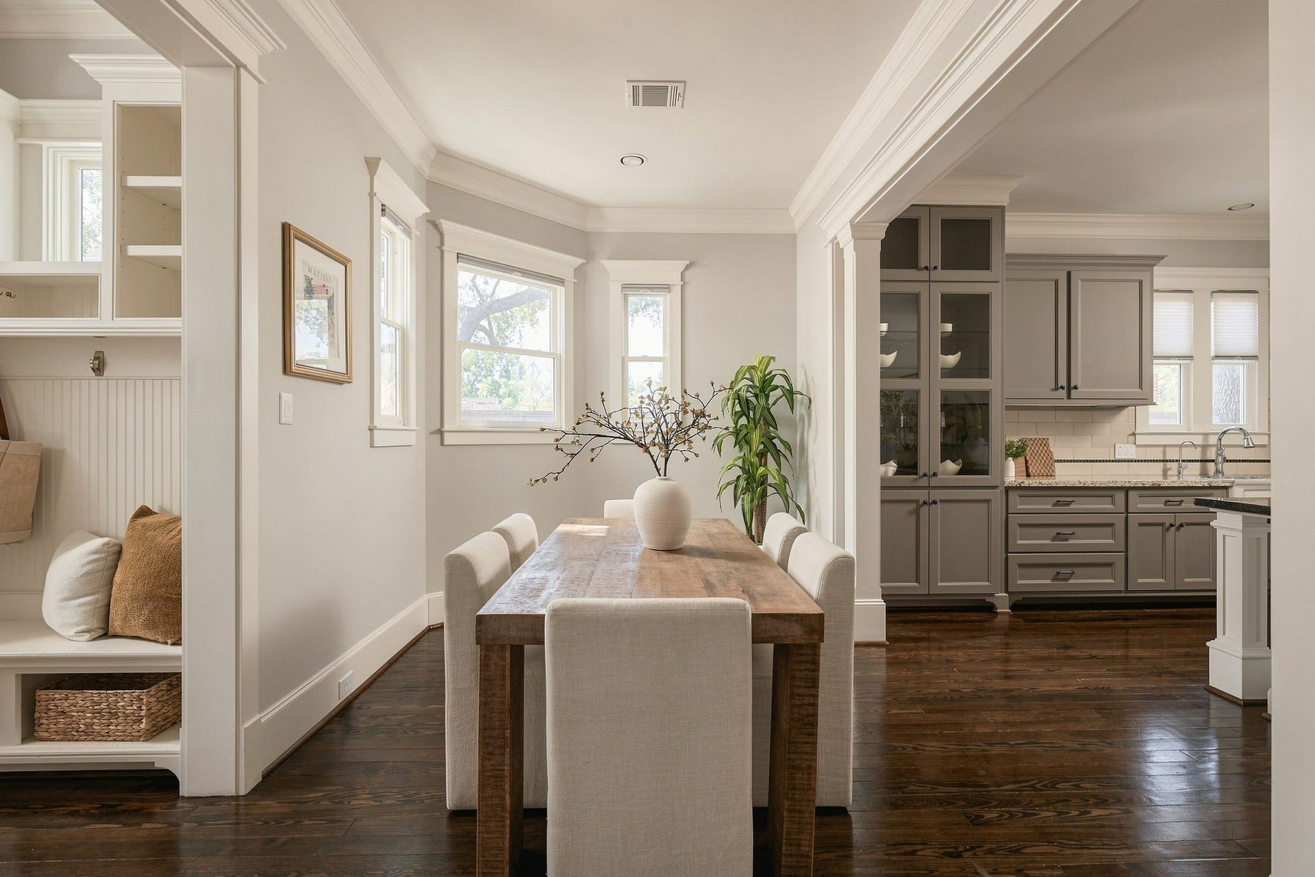 2012 Harvard Street, Houston, TX 77008 Adjacent to the kitchen, a sunlit breakfast area provides space for casual dining.