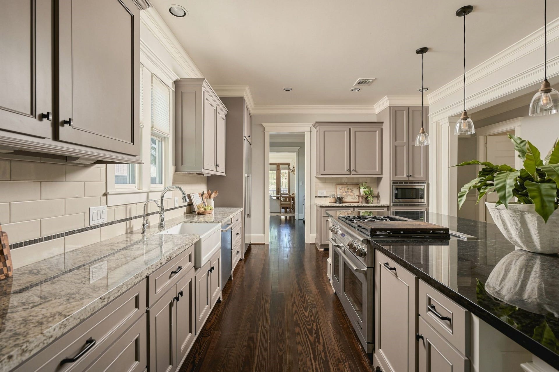2012 Harvard Street, Houston, TX 77008 From the hand-selected hardware to the timeless backsplash, every element reflects a commitment to quality and a perennial style that will look just as elegant years from now as it does today.