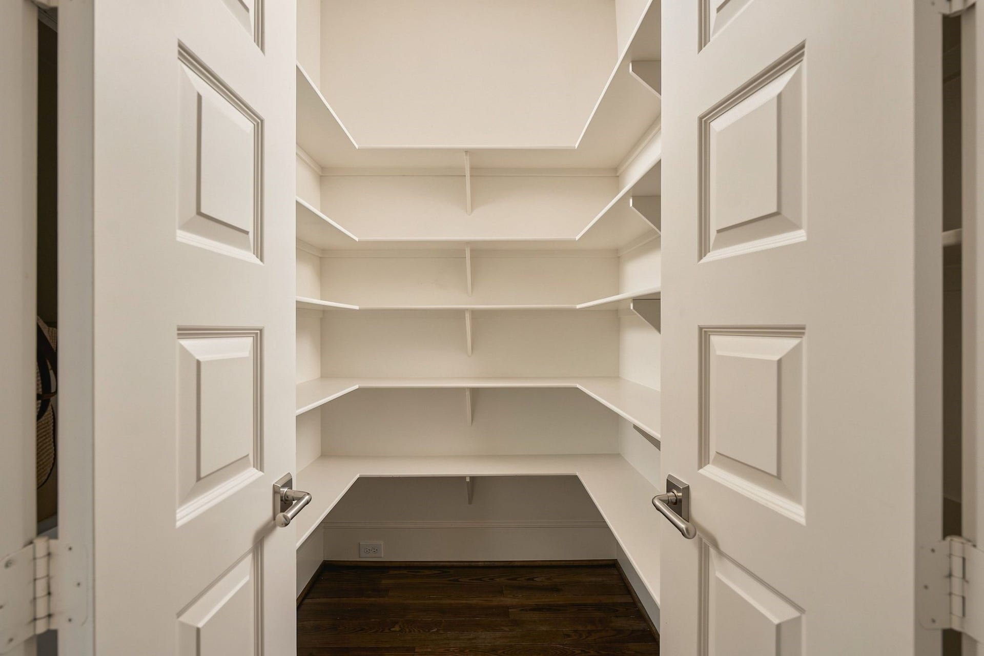2012 Harvard Street, Houston, TX 77008 A walk-in pantry completes the space.