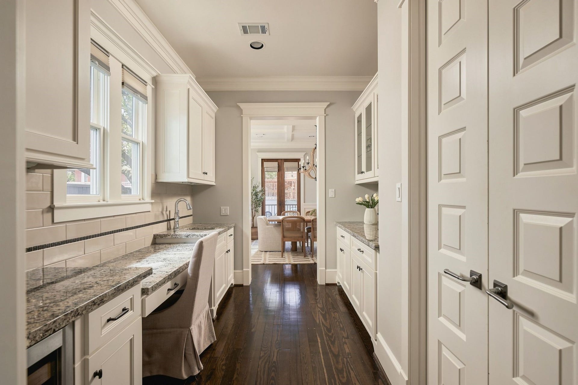 2012 Harvard Street, Houston, TX 77008 Tucked cleverly between the kitchen and dining room, is a butler's pantry that adds a layer of luxury.