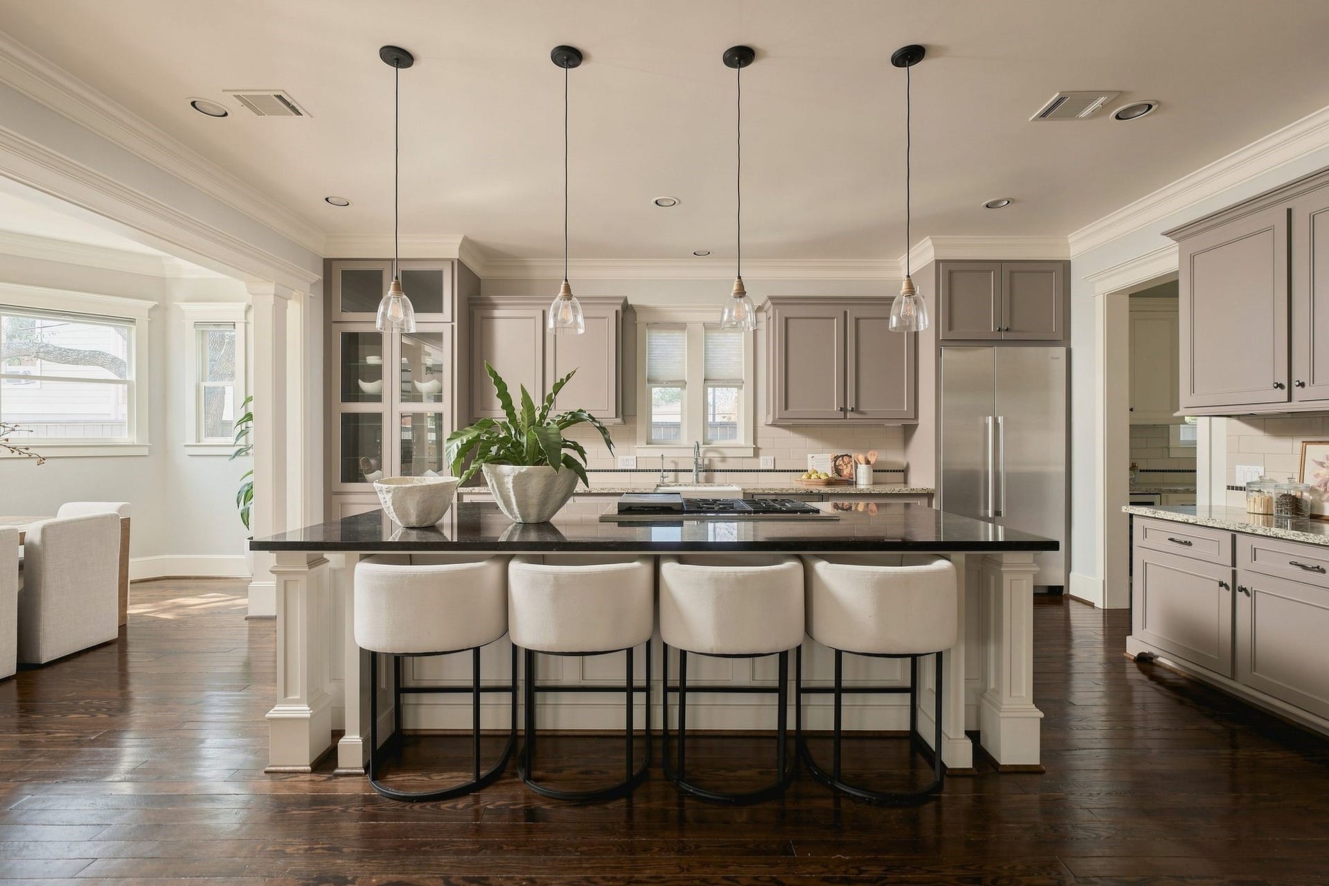 2012 Harvard Street, Houston, TX 77008 The kitchen serves as the exquisite centerpiece of this home, masterfully designed to harmonize elegance and practicality.
