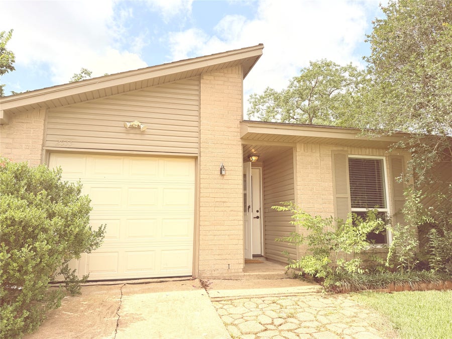 Property photo for 2533 Knoxville Drive, League City, TX